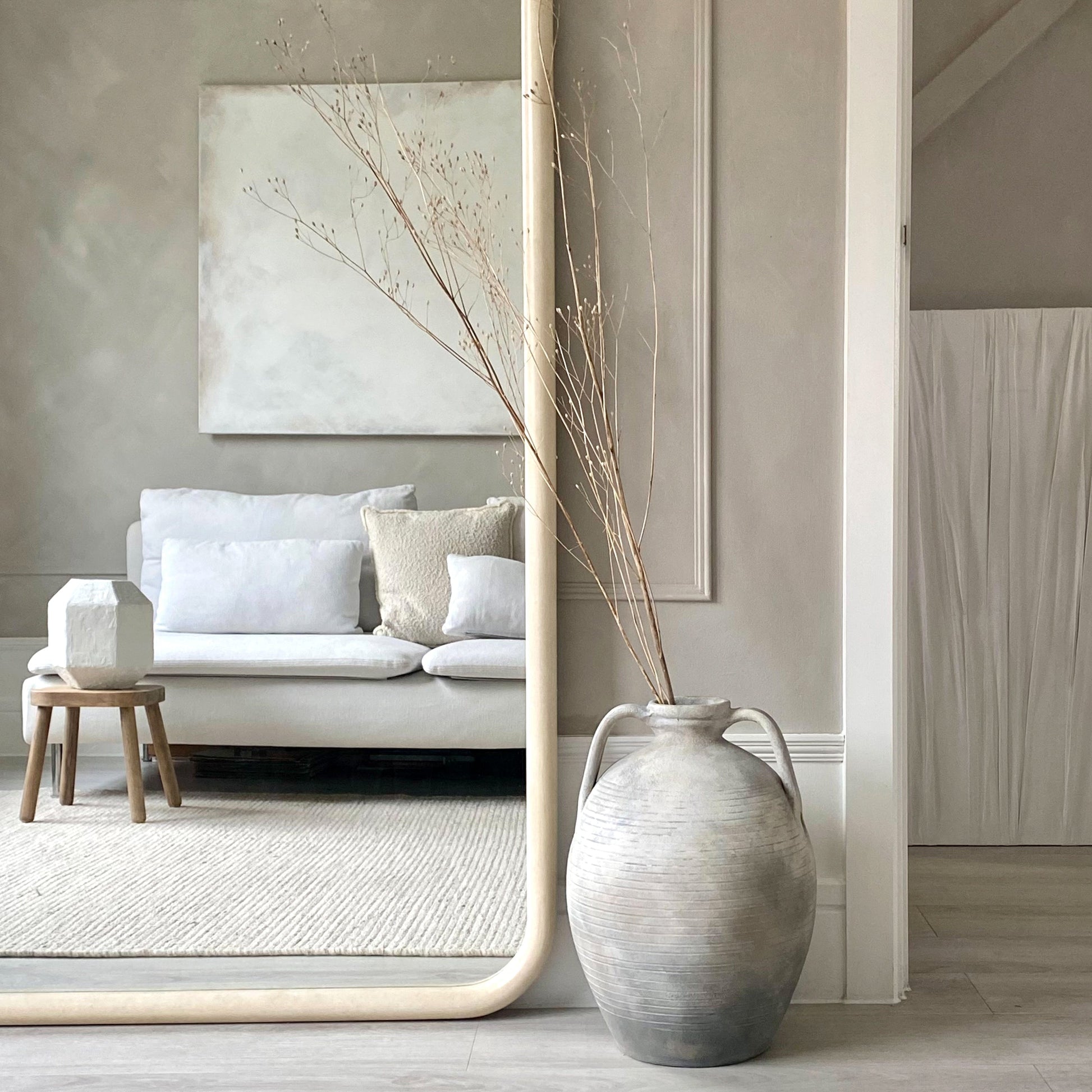 Amora Mirror – Extra Large Curved Full-Length Concrete Mirror (200 cm x 120 cm)