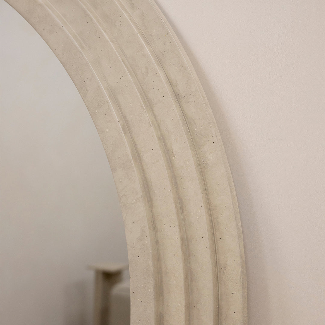 Luciana Mirror – Full-length mirror with curved design in concrete effect (180 cm x 110 cm)