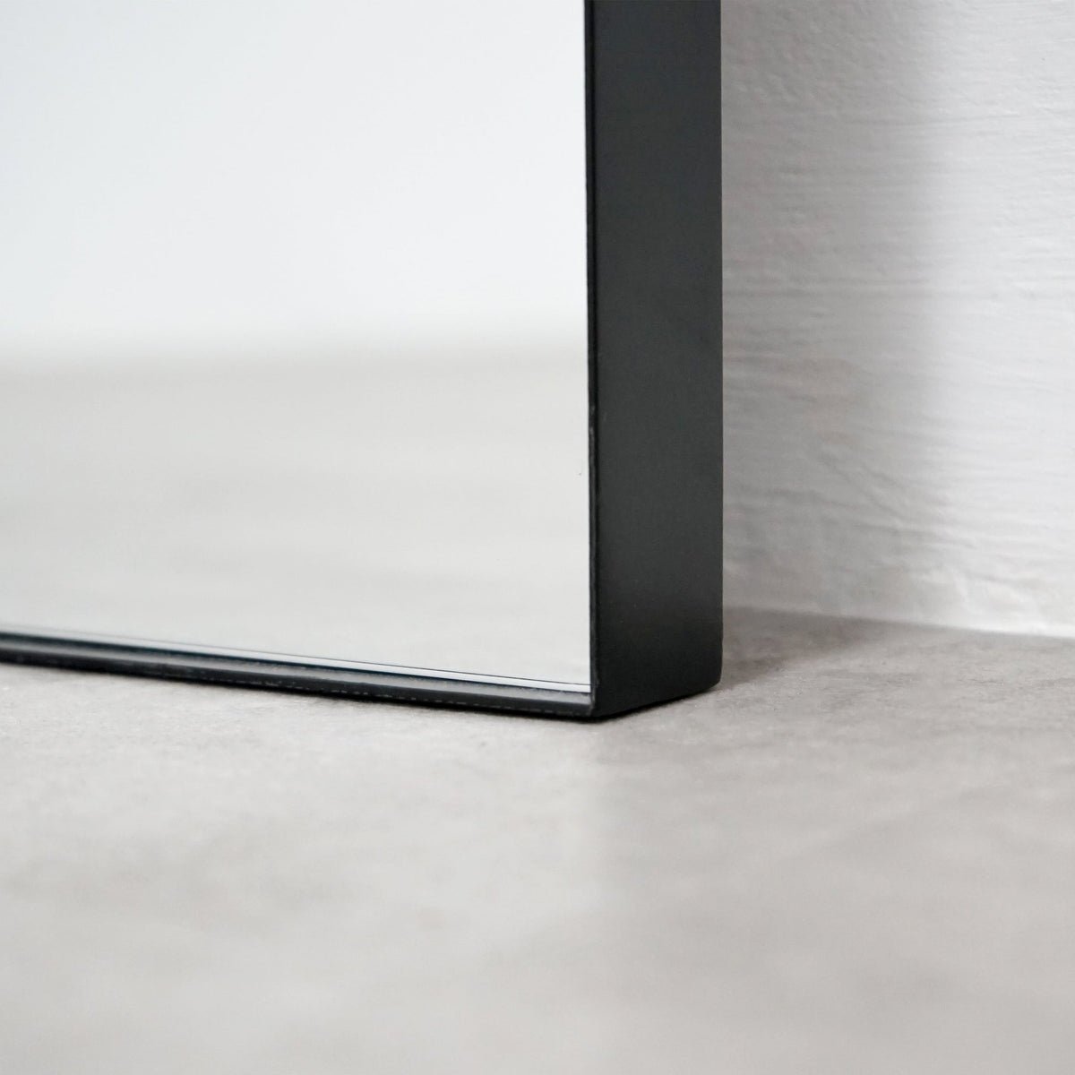 Aria Mirror – Large black metal full-length mirror (180 cm x 90 cm)