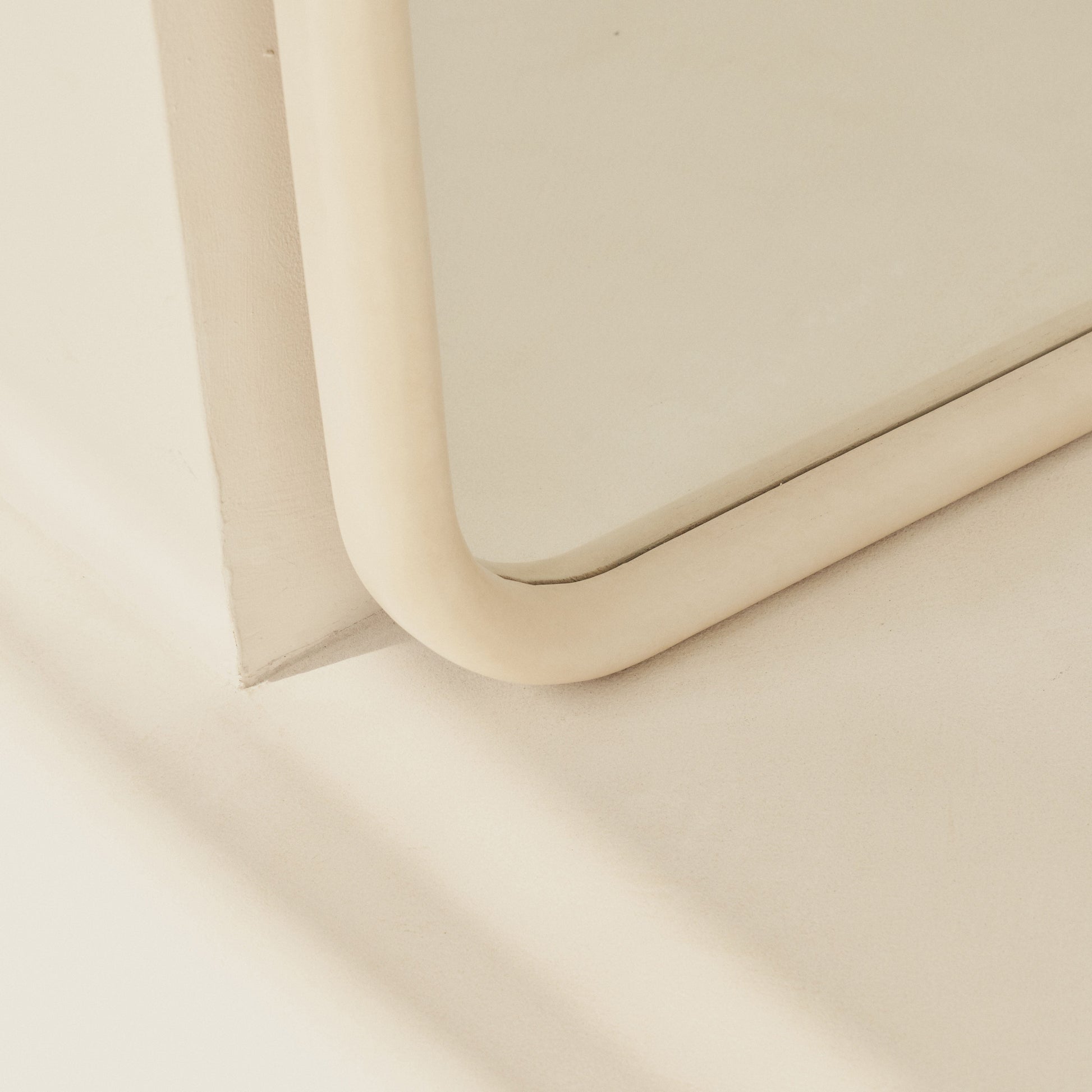 Amora Mirror – Extra Large Curved Full-Length Concrete Mirror (200 cm x 120 cm)