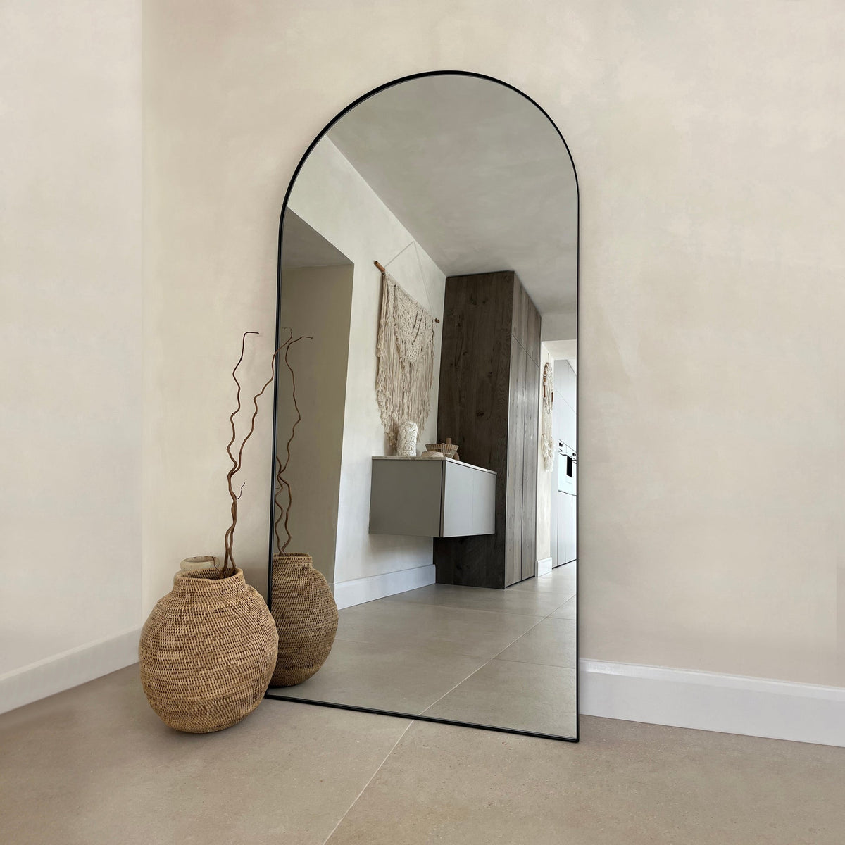 Theo Mirror – Large full-length mirror with curved black metal frame (180 cm x 90 cm)