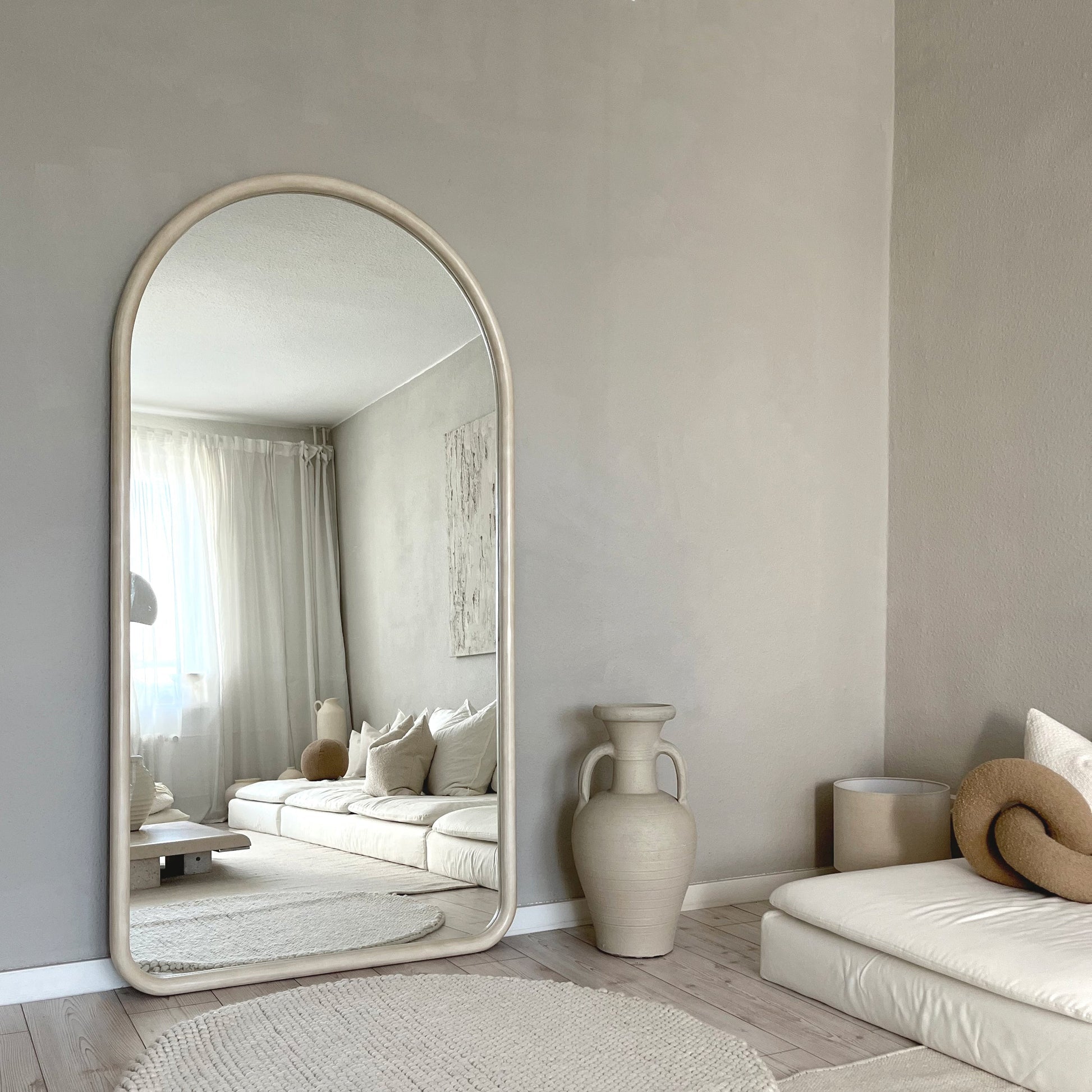 Amora Mirror – Extra large curved full-length concrete mirror (190 cm x 100 cm)