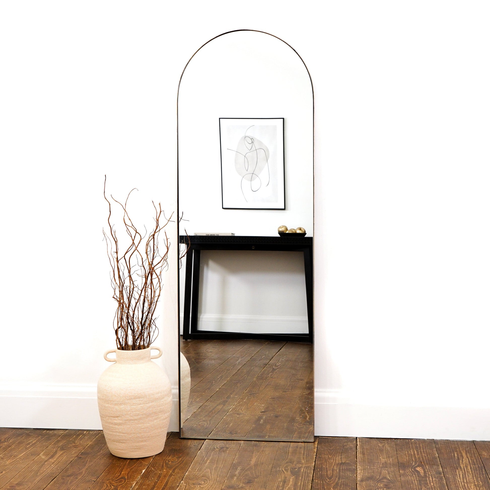 Theo Mirror – Large curved full-length gold metal mirror (160 cm x 50 cm)