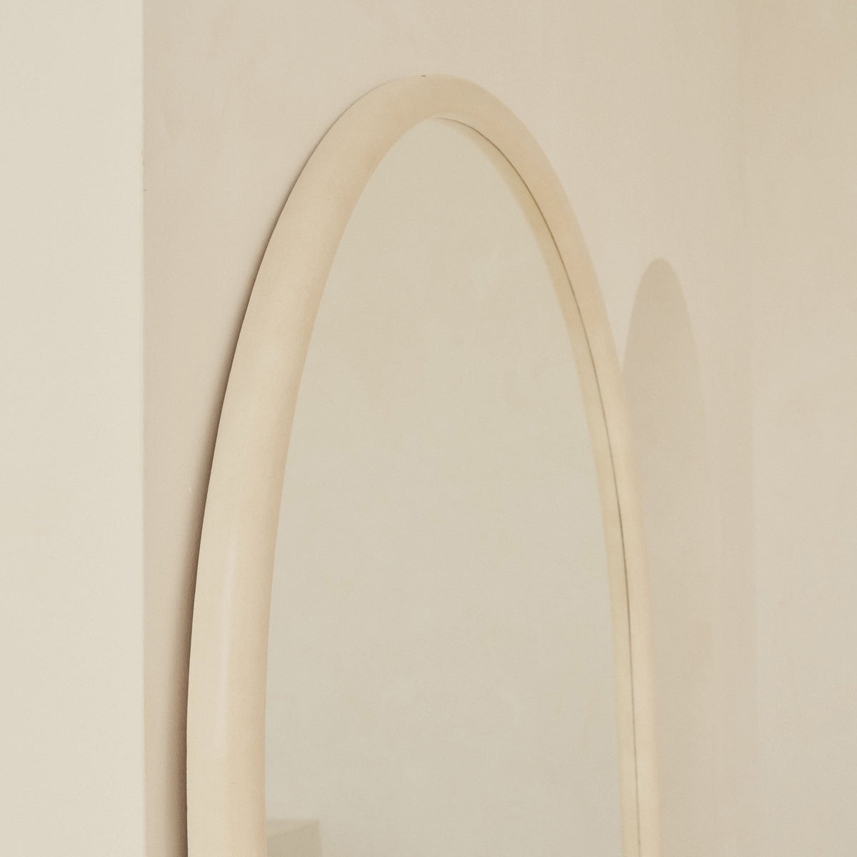 Amora Mirror – Extra Large Curved Full-Length Concrete Mirror (200 cm x 120 cm)