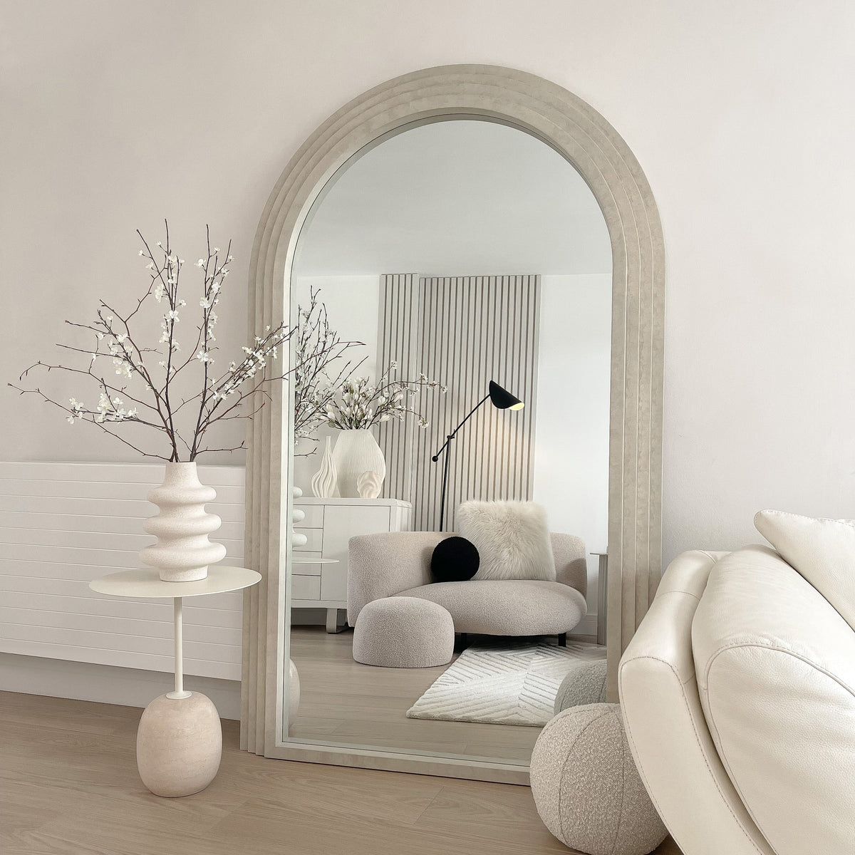 Luciana Mirror – Full-length mirror with curved design in concrete effect (180 cm x 110 cm)