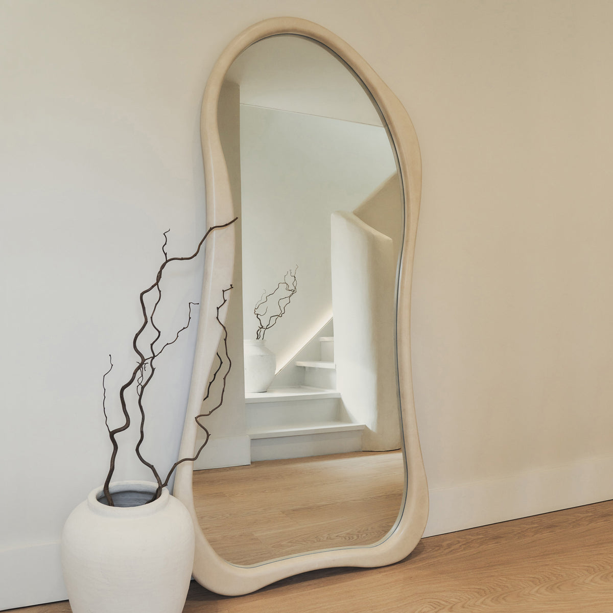 Arcurva Mirror – Large irregular full-length concrete mirror (170 cm x 85 cm)