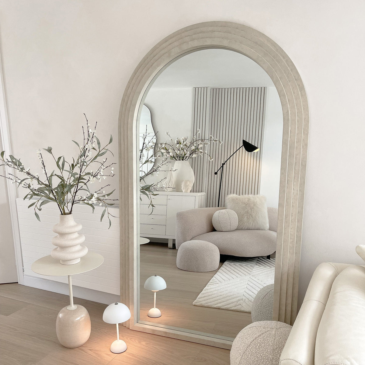 Luciana Mirror – Full-length mirror with curved design in concrete effect (180 cm x 110 cm)