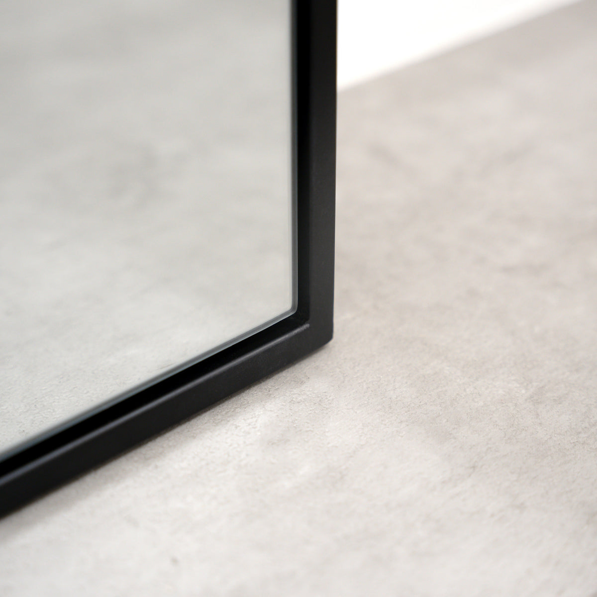 Liberty Mirror - Full-length black metal mirror with curved design 180cm x 110cm