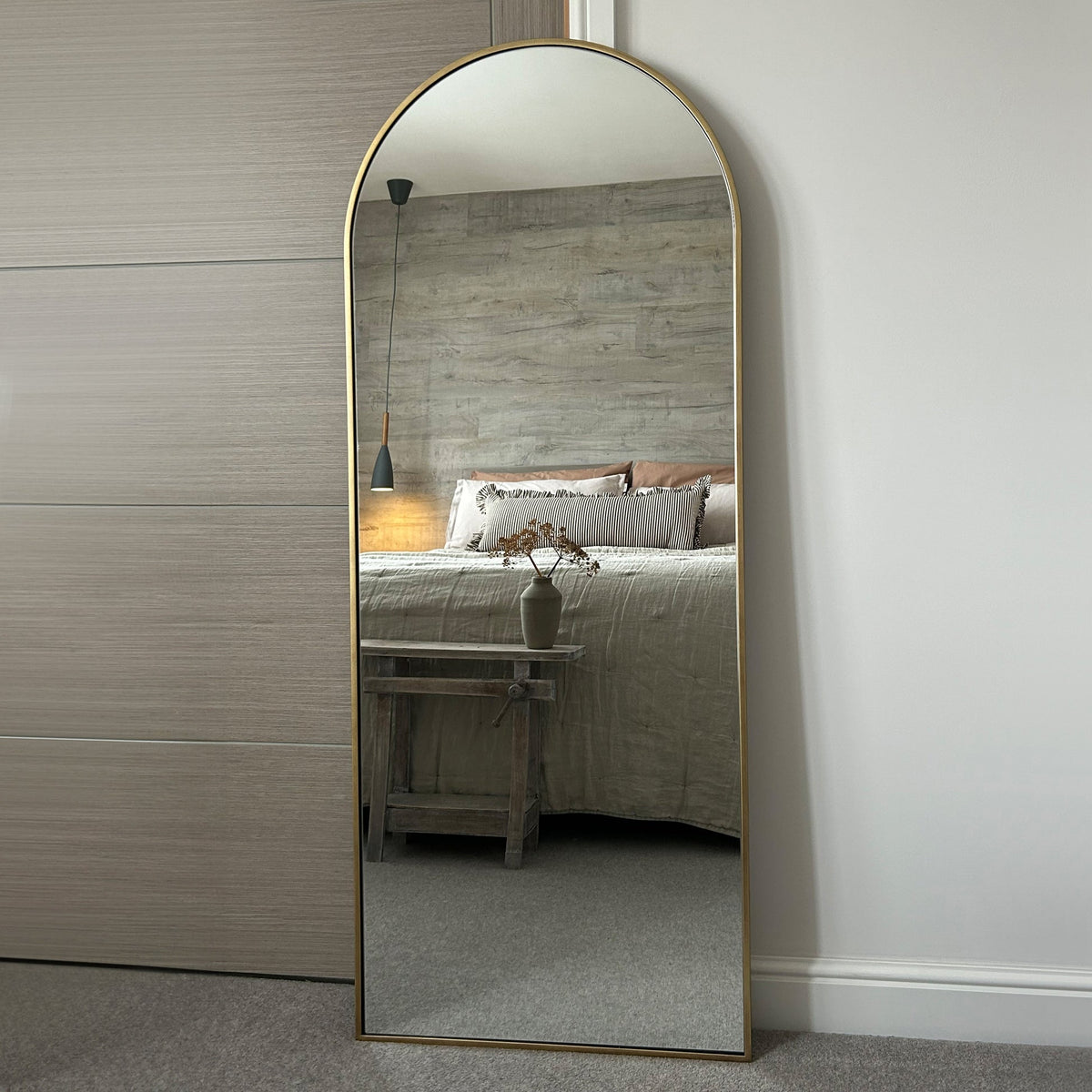 Liberty Mirror – Large curved full-length gold metal mirror (160 cm x 60 cm)
