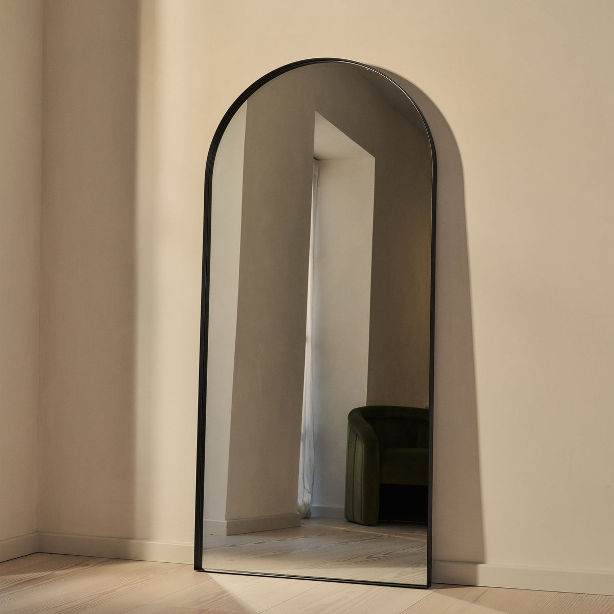 Arcus Mirror – Full-length mirror with black metal arch (170 cm x 80 cm)