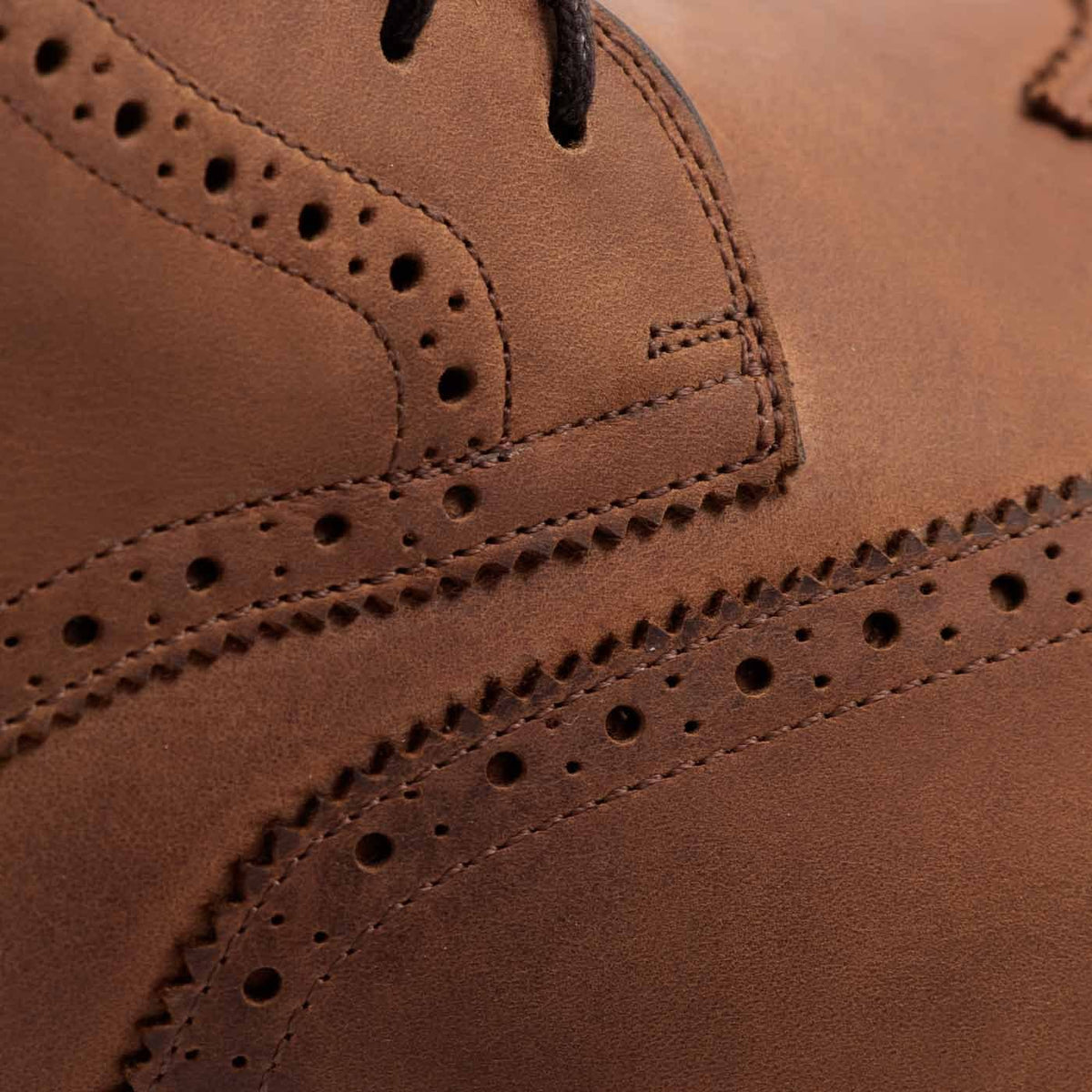 Nolan Men’s Pull-Up Brogue Boots
