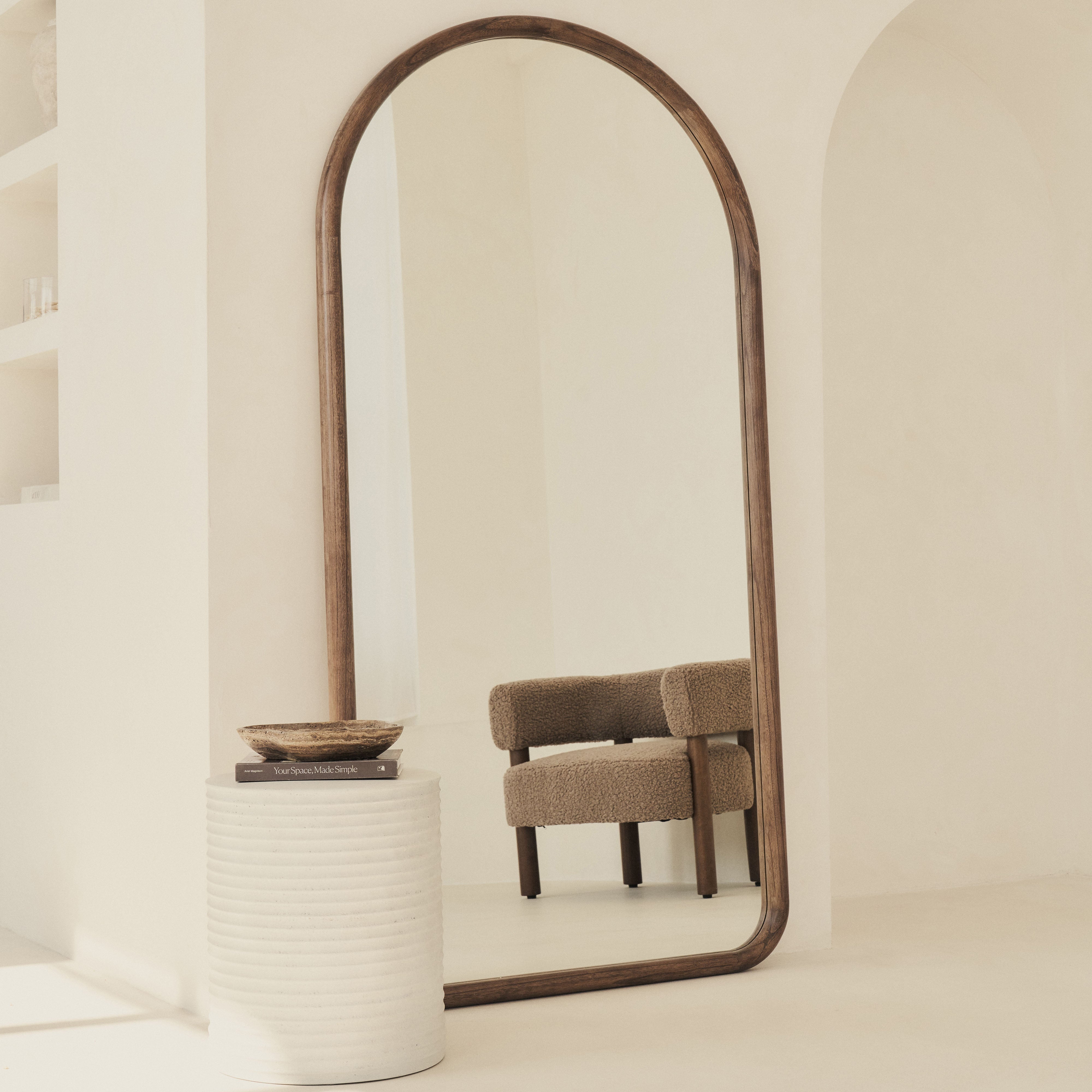 Amora Mirror – Large full-length mirror with curved wooden frame (180 cm x 90 cm)