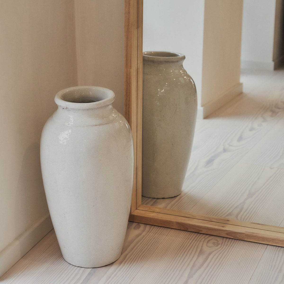Lilia Mirror – Full-length mirror with curved light wood frame (170 cm x 80 cm)