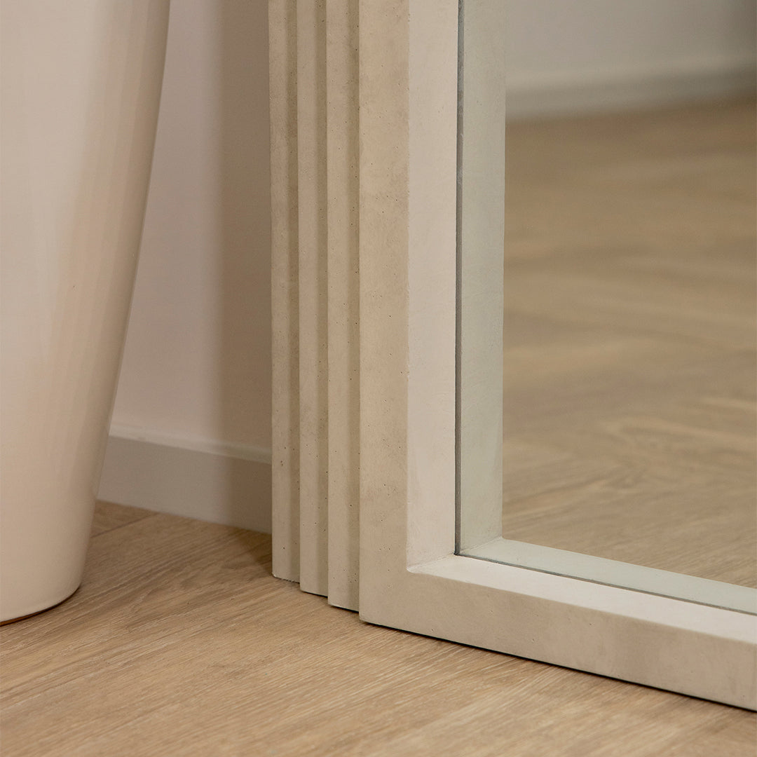Luciana Mirror – Full-length mirror with curved design in concrete effect (180 cm x 110 cm)