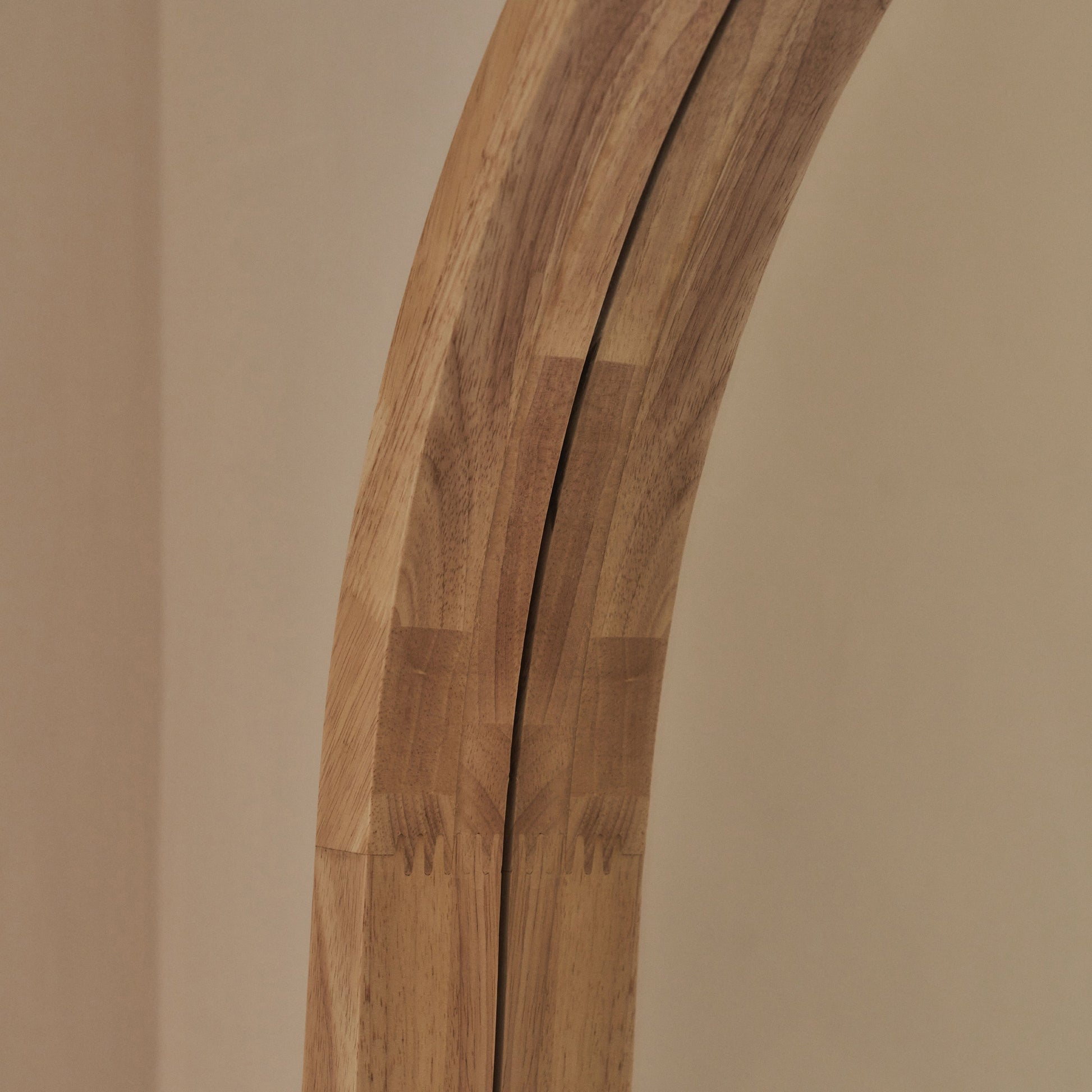 Lilia Mirror – Full-length mirror with curved light wood frame (170 cm x 80 cm)