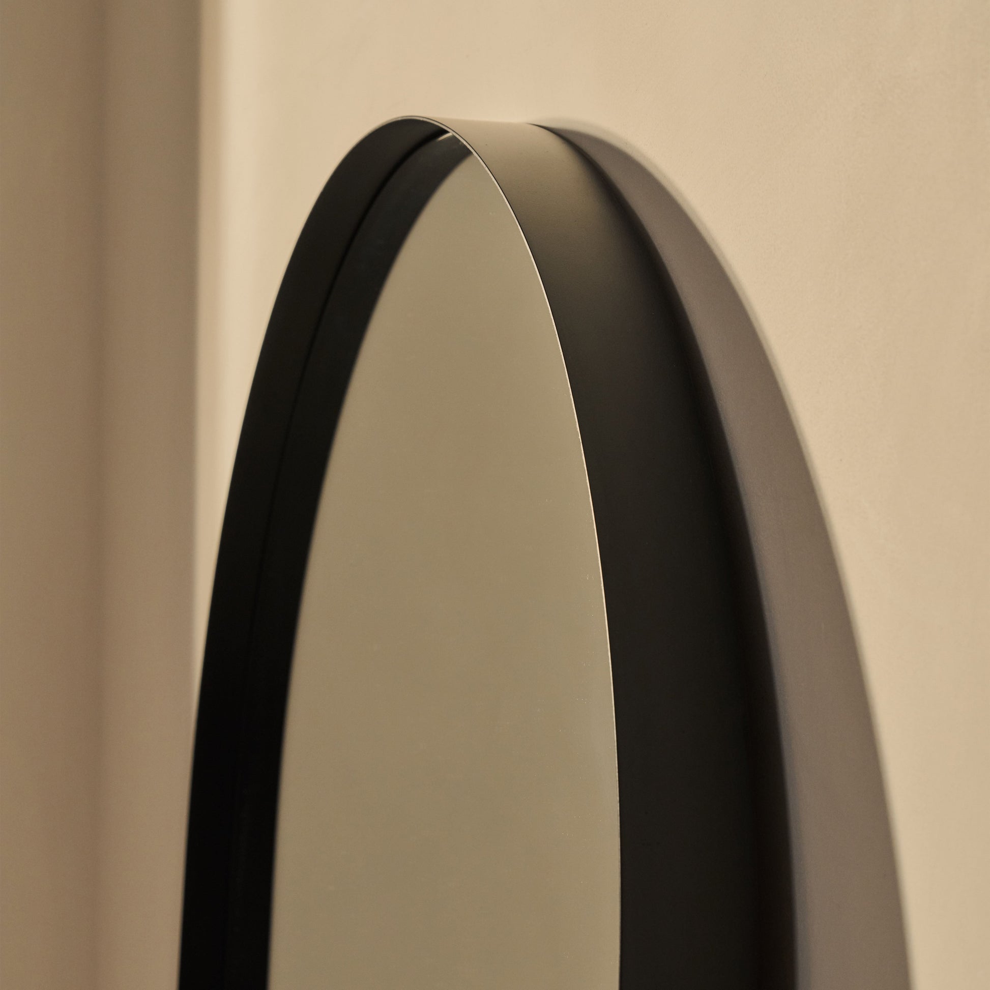 Arcus Mirror – Full-length mirror with black metal arch (170 cm x 80 cm)