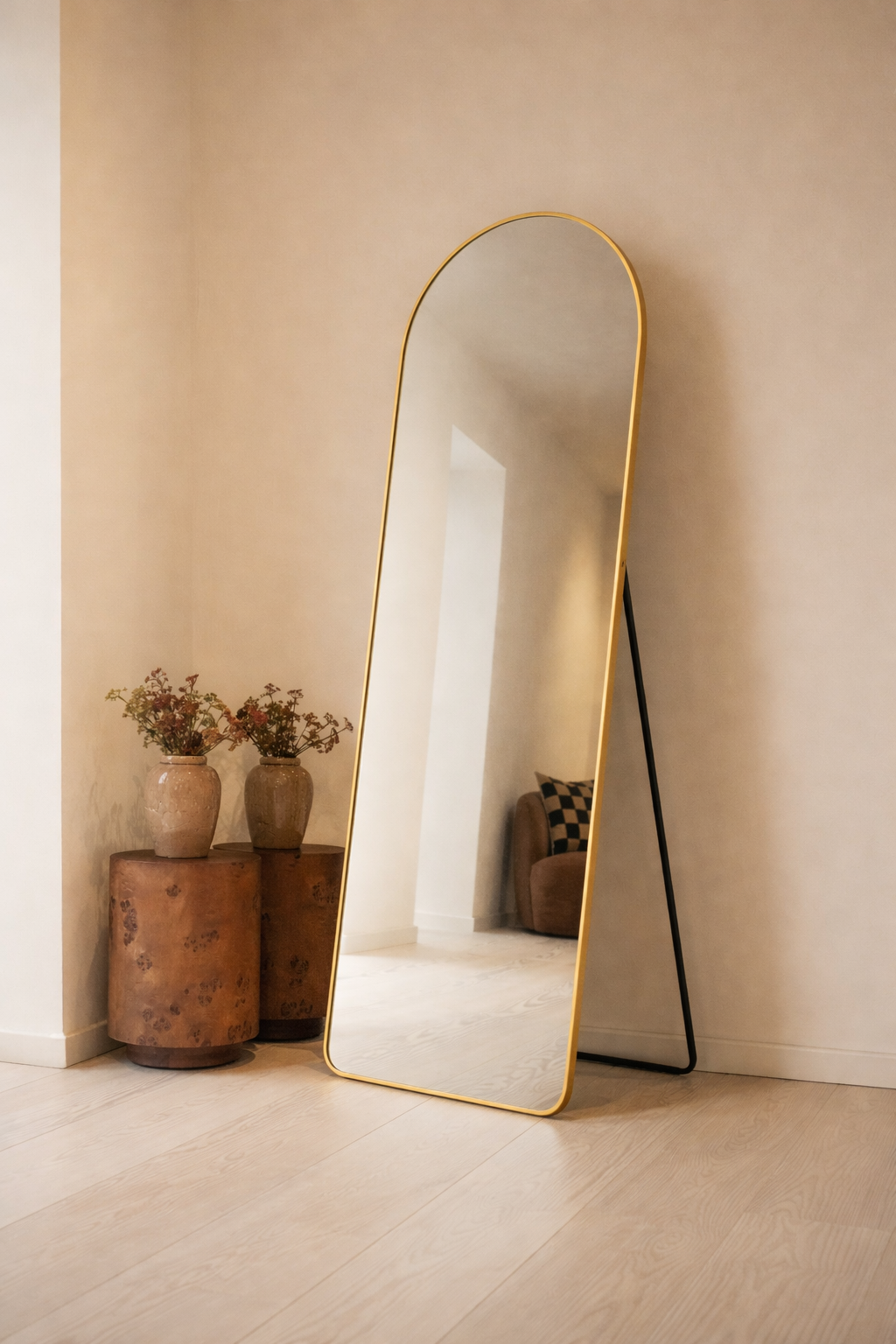 Pinterest Mirror – Full-length mirror with curved design and gold metal stand (170 cm x 70 cm | 9 kg)