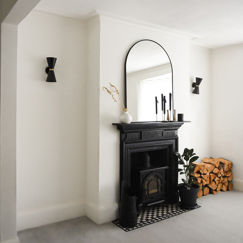 Liberty Mirror – Arched metal mirror in black for over the fireplace (120 cm x 90 cm)