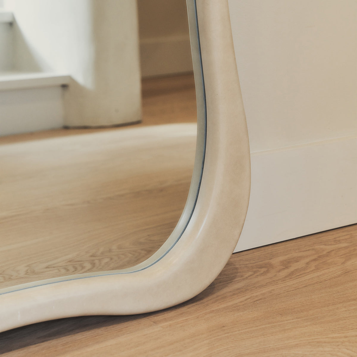 Arcurva Mirror – Large irregular full-length concrete mirror (170 cm x 85 cm)