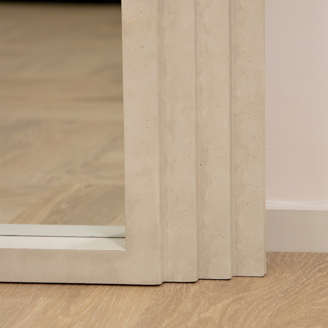Luciana Mirror – Full-length mirror with curved design in concrete effect (180 cm x 110 cm)