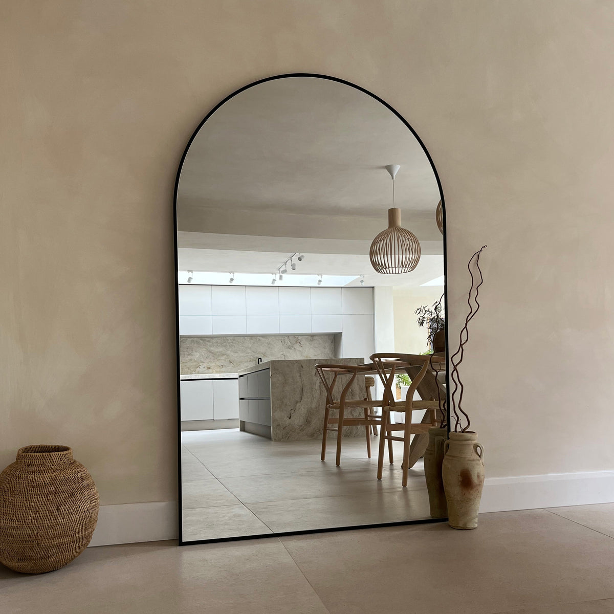 Liberty Mirror - Full-length black metal mirror with curved design 180cm x 110cm