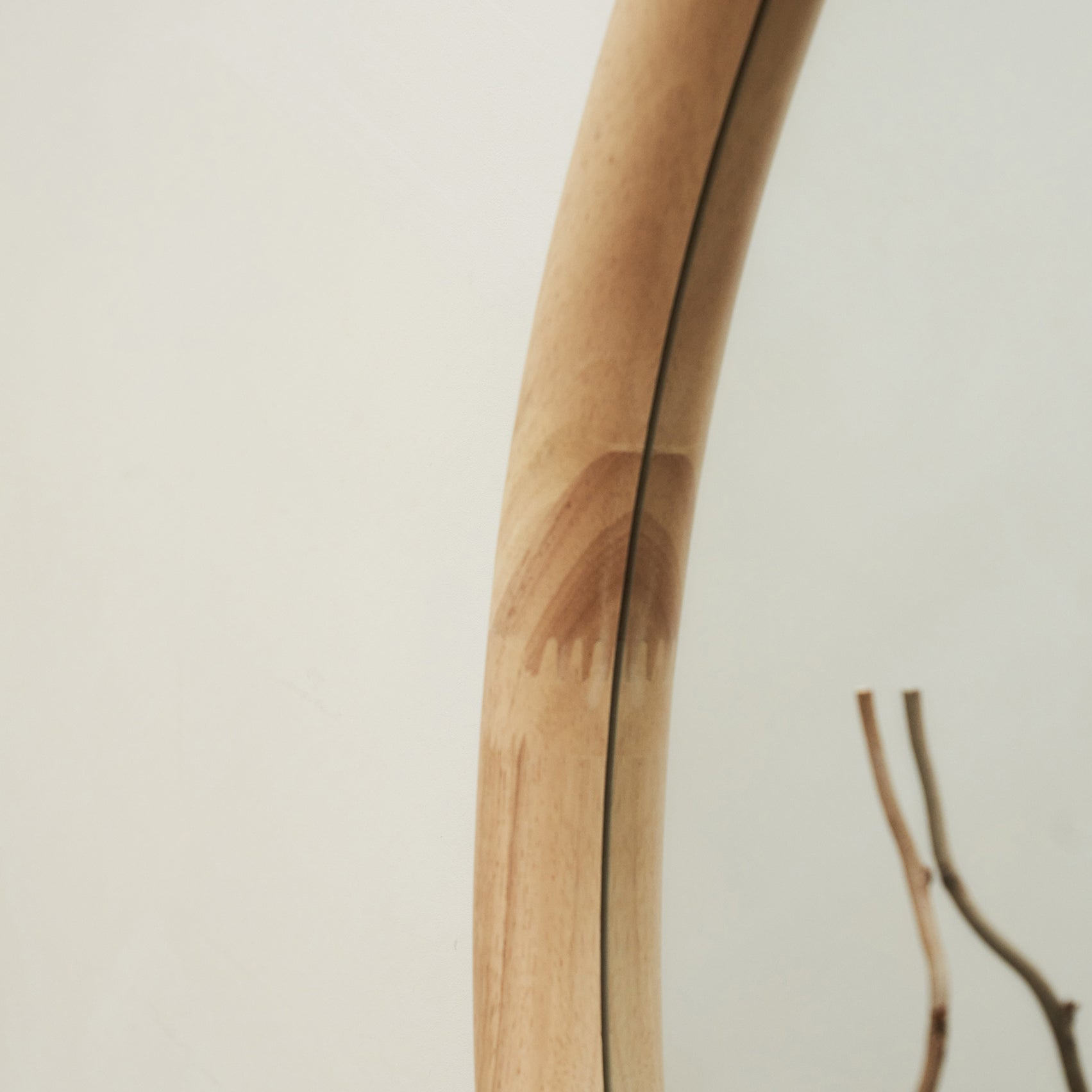 Clara Mirror – Irregular full-length light wood mirror (180 cm x 80 cm)