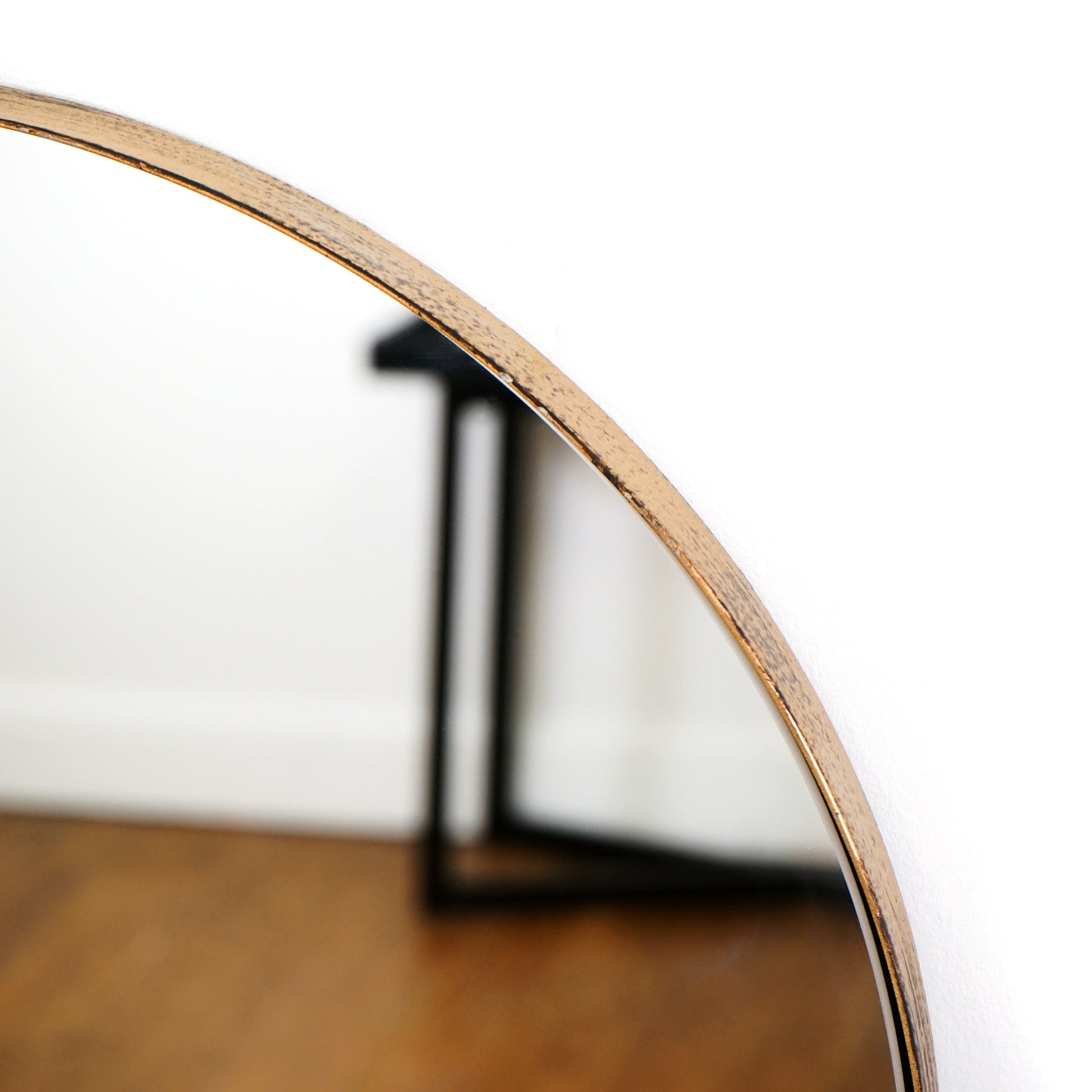 Theo Mirror – Large curved full-length gold metal mirror (160 cm x 50 cm)