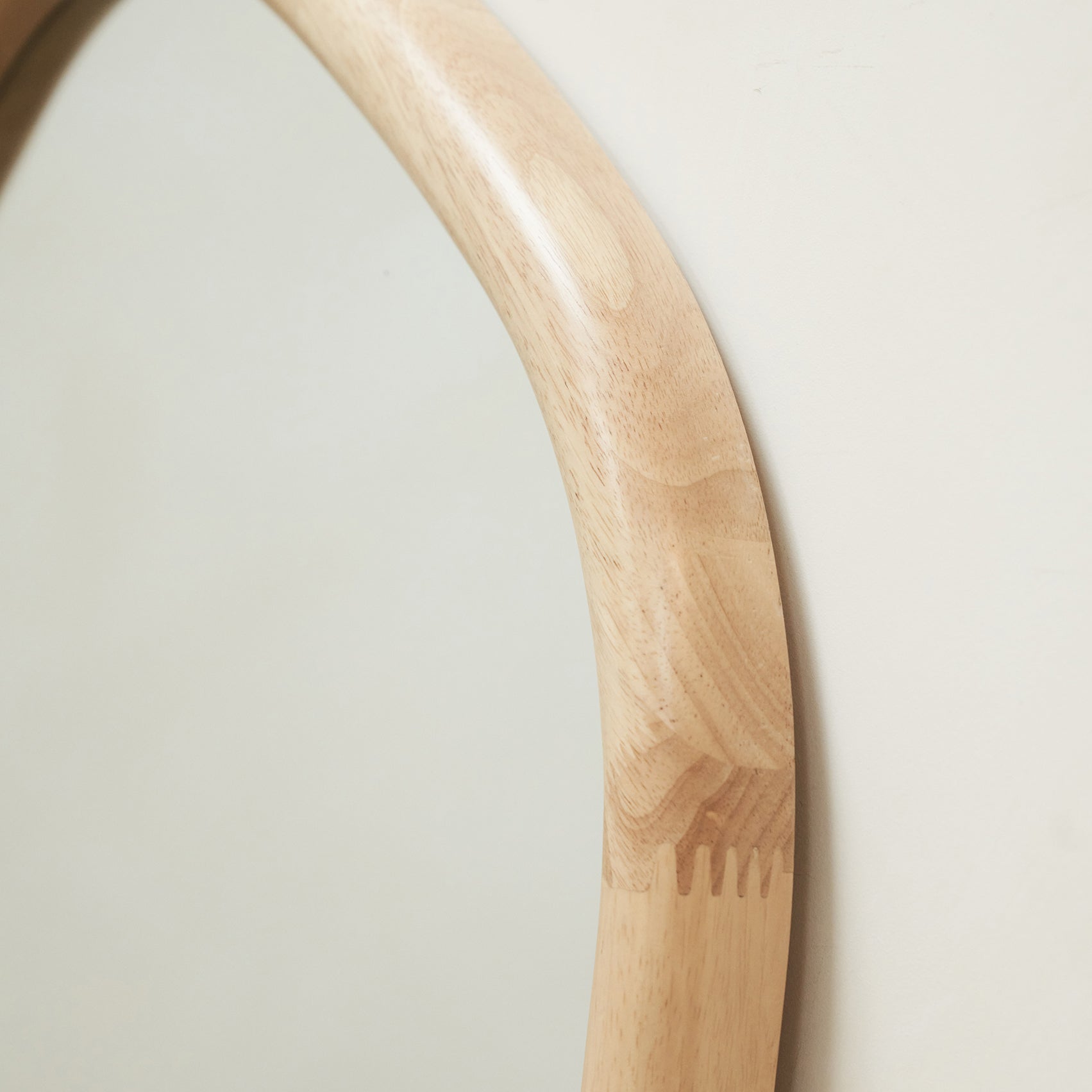 Clara Mirror – Irregular full-length light wood mirror (180 cm x 80 cm)