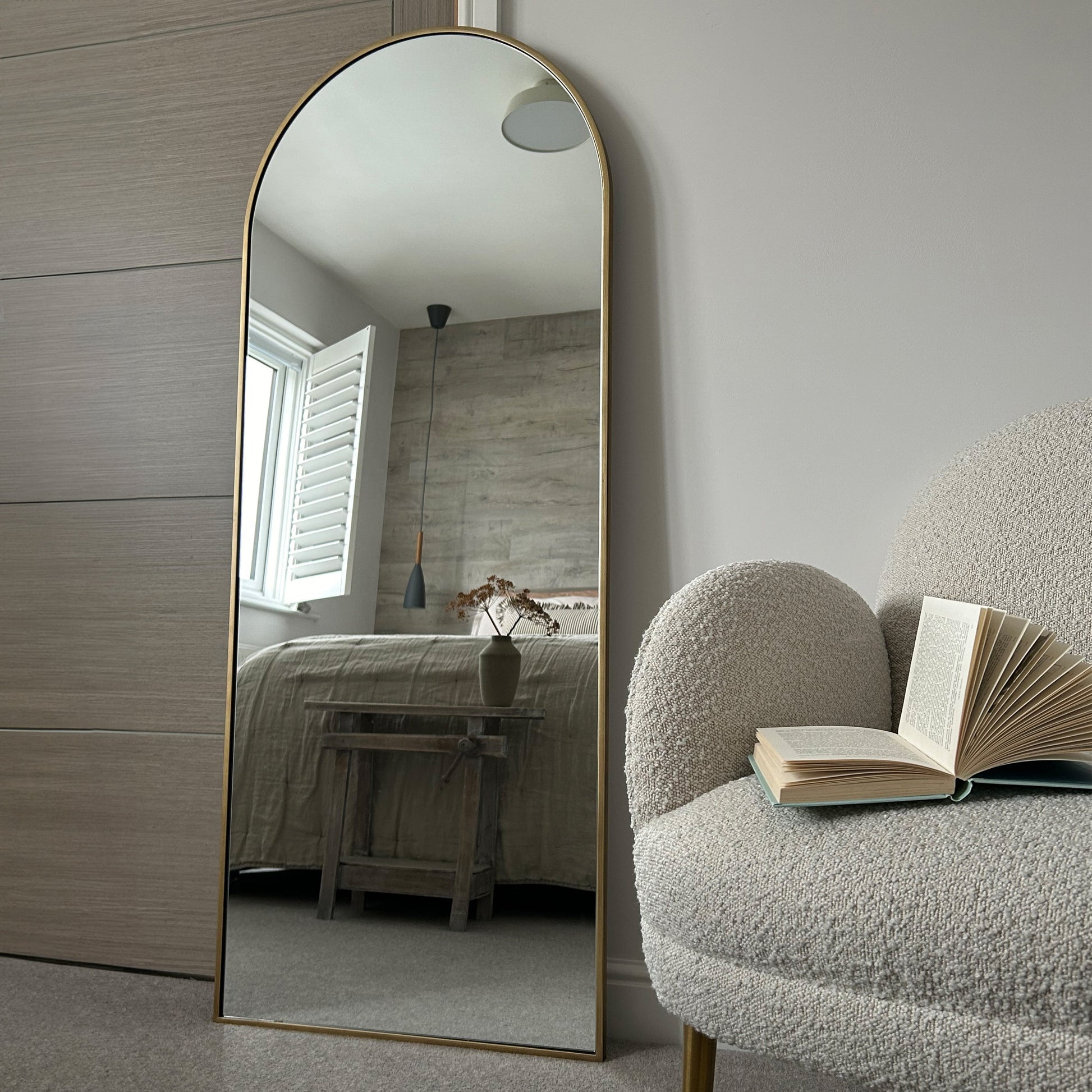 Liberty Mirror – Large curved full-length gold metal mirror (160 cm x 60 cm)