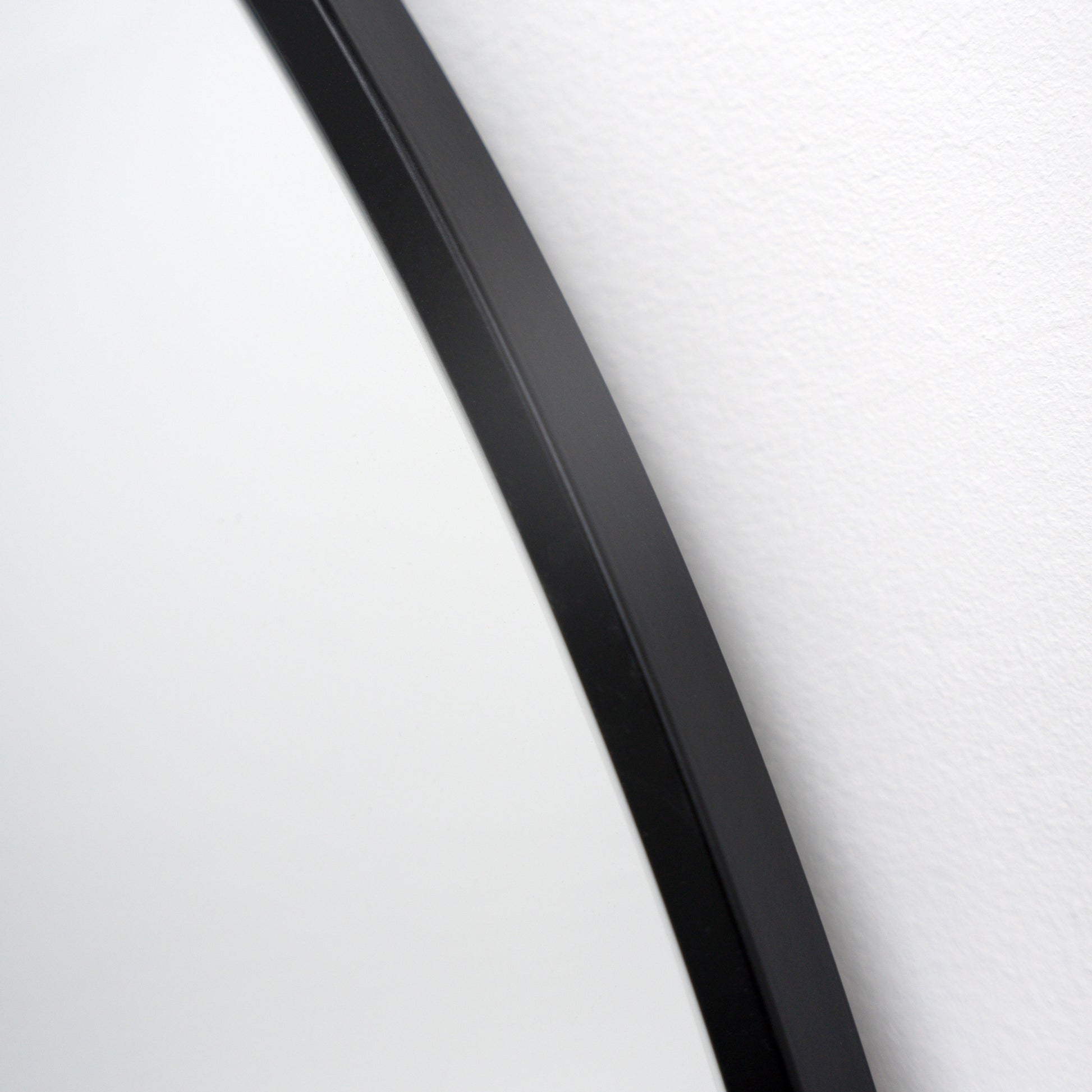 Liberty Mirror – Arched metal mirror in black for over the fireplace (120 cm x 90 cm)