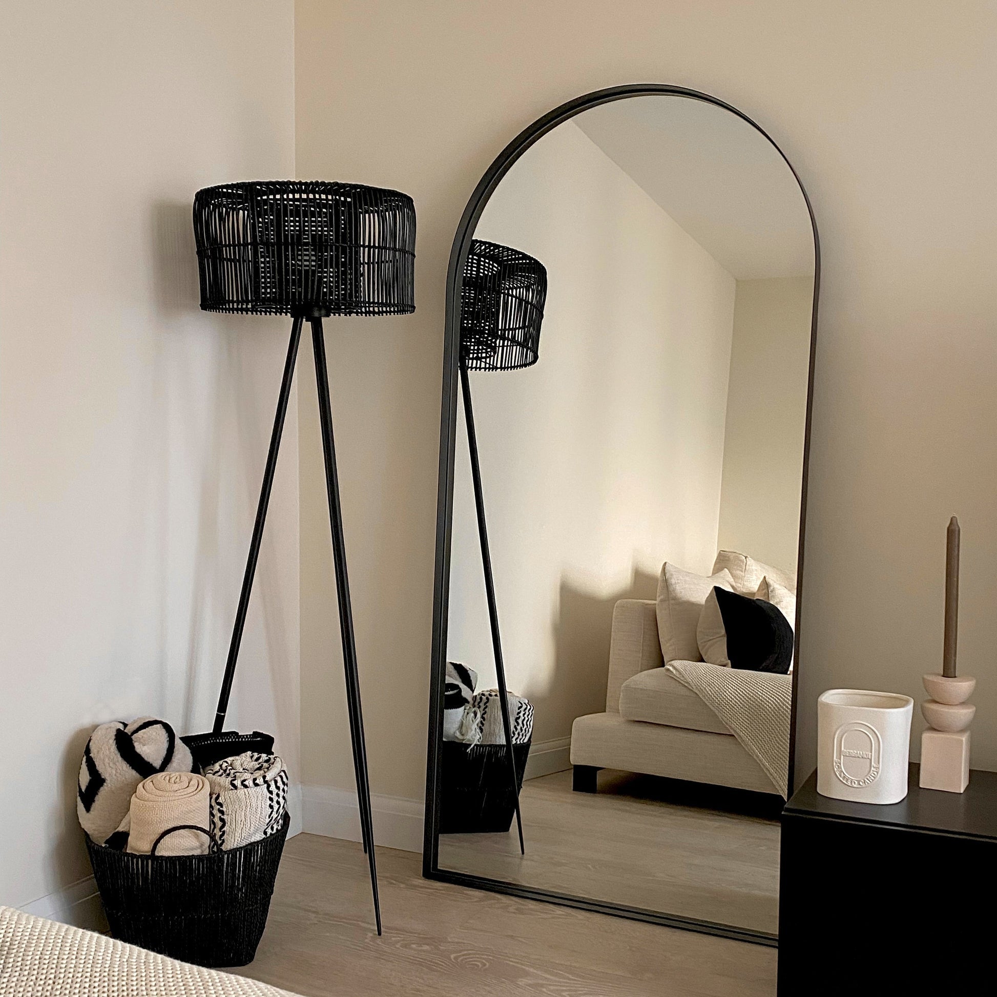 Arcus Mirror – Full-length mirror with black metal arch (170 cm x 80 cm)