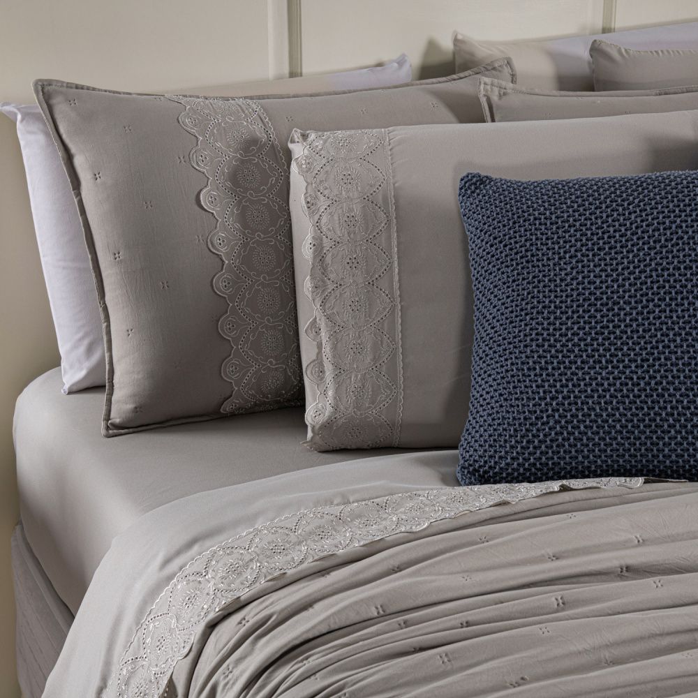 [10 PIEZAS] Juego de cama Serena percal 300 hilos bordado inglés + Set de Toallas Premium de Regalo