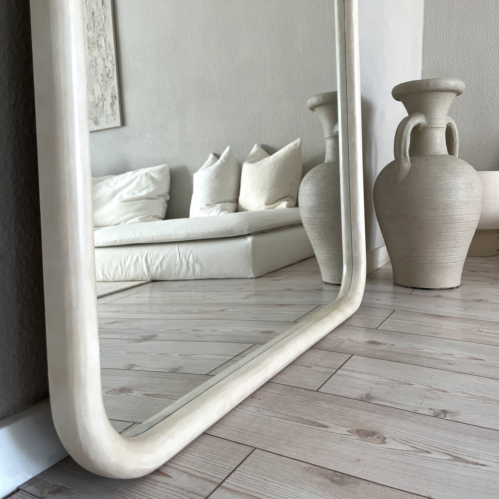 Amora Mirror – Extra large curved full-length concrete mirror (190 cm x 100 cm)