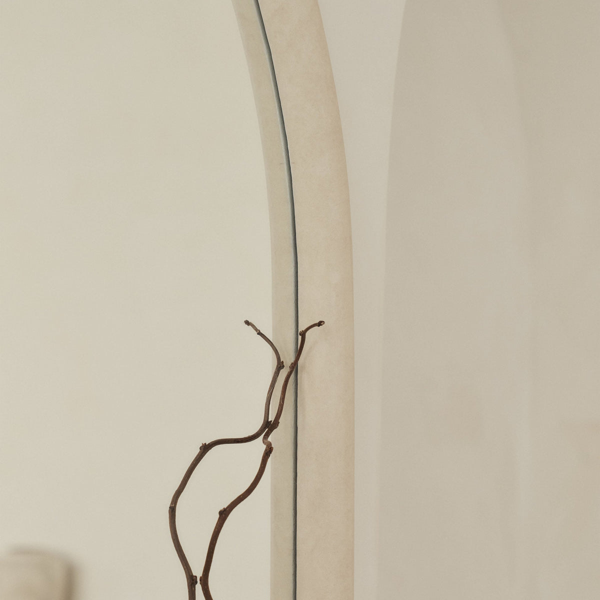 Amora Mirror – Extra large curved full-length concrete mirror (190 cm x 100 cm)