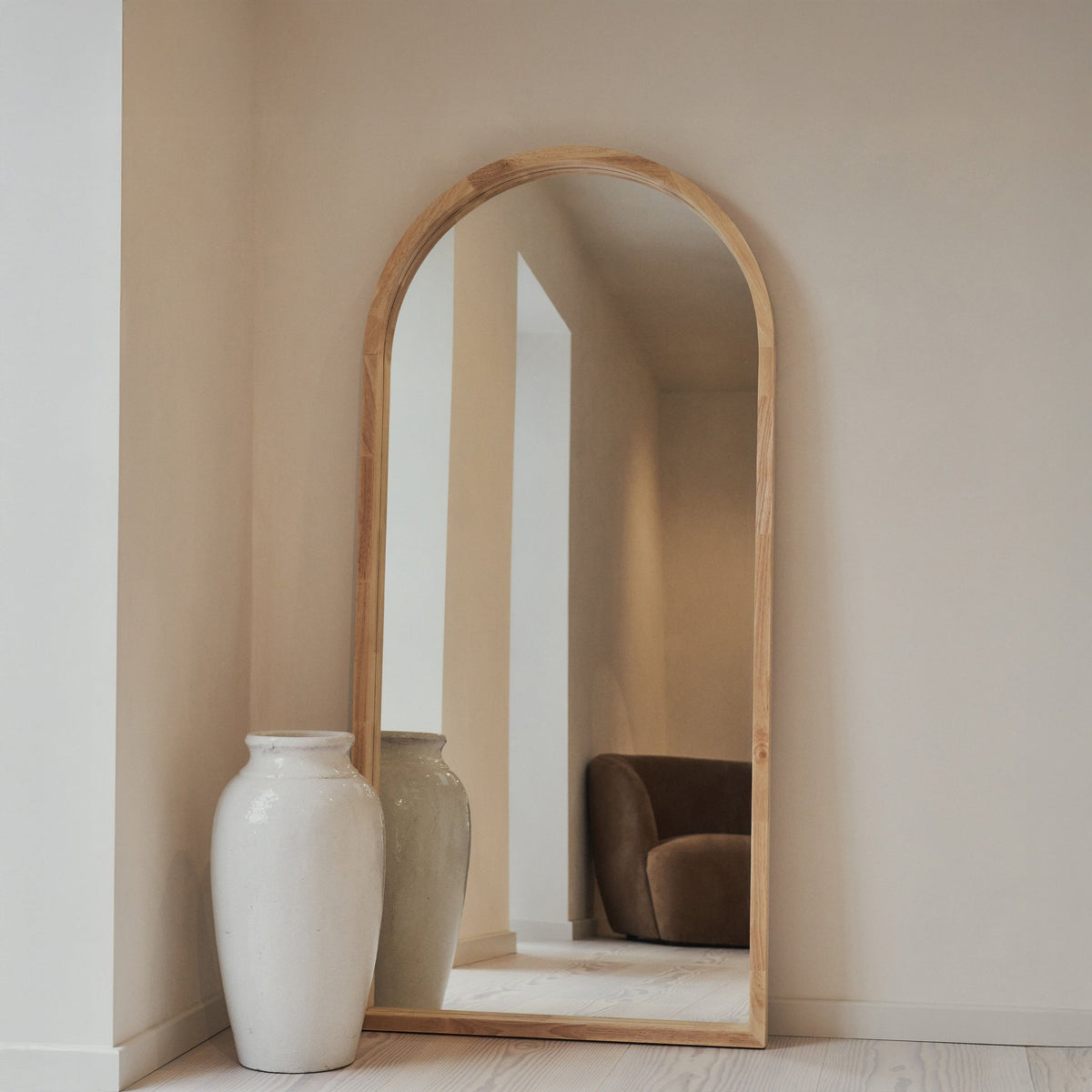 Lilia Mirror – Full-length mirror with curved light wood frame (170 cm x 80 cm)