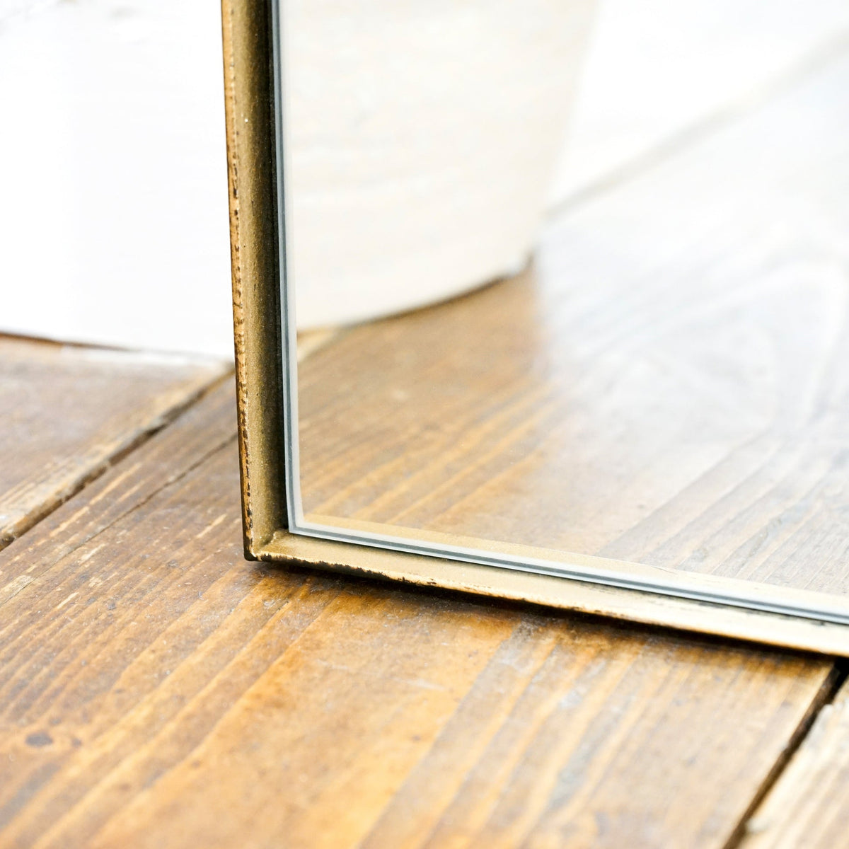 Theo Mirror – Large curved full-length gold metal mirror (160 cm x 50 cm)