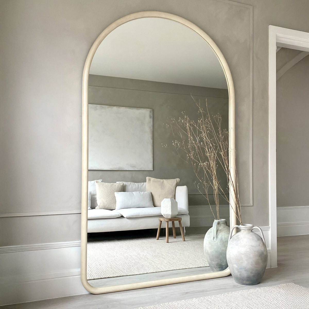 Amora Mirror – Extra Large Curved Full-Length Concrete Mirror (200 cm x 120 cm)