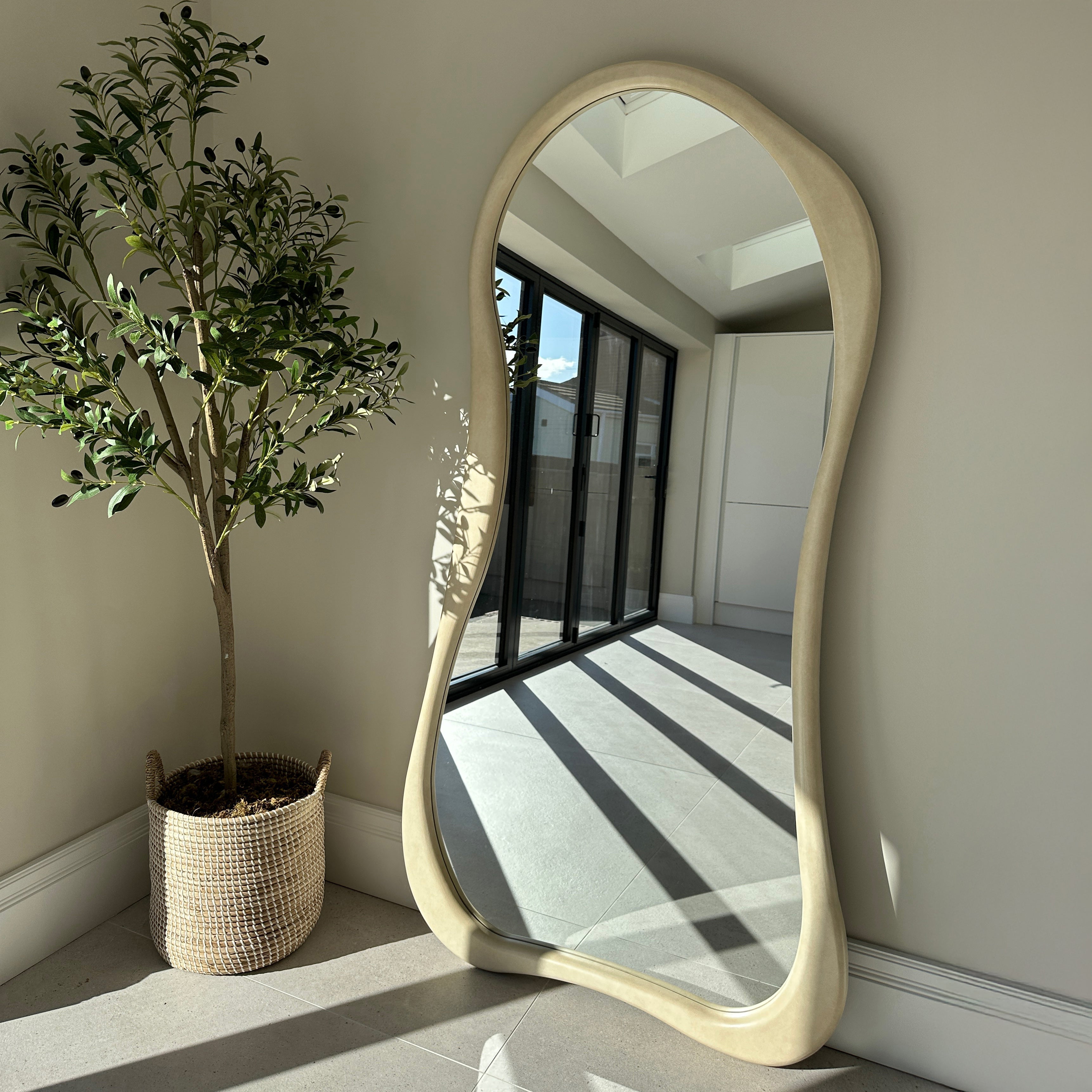 Arcurva Mirror – Large irregular full-length concrete mirror (170 cm x 85 cm)