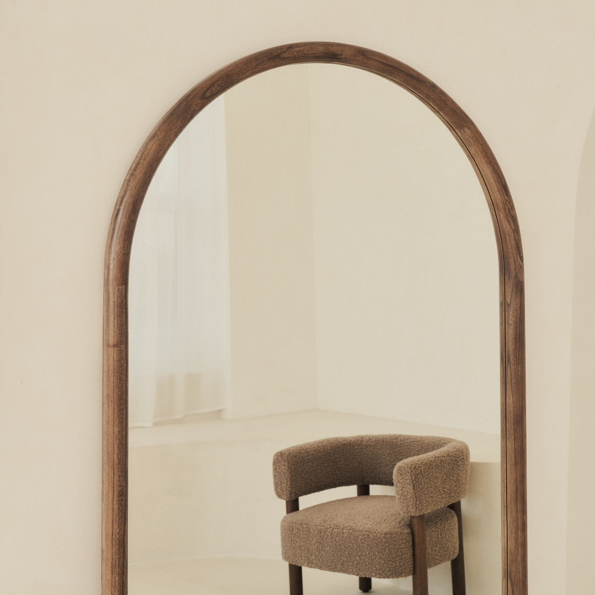 Amora Mirror – Large full-length mirror with curved wooden frame (180 cm x 90 cm)