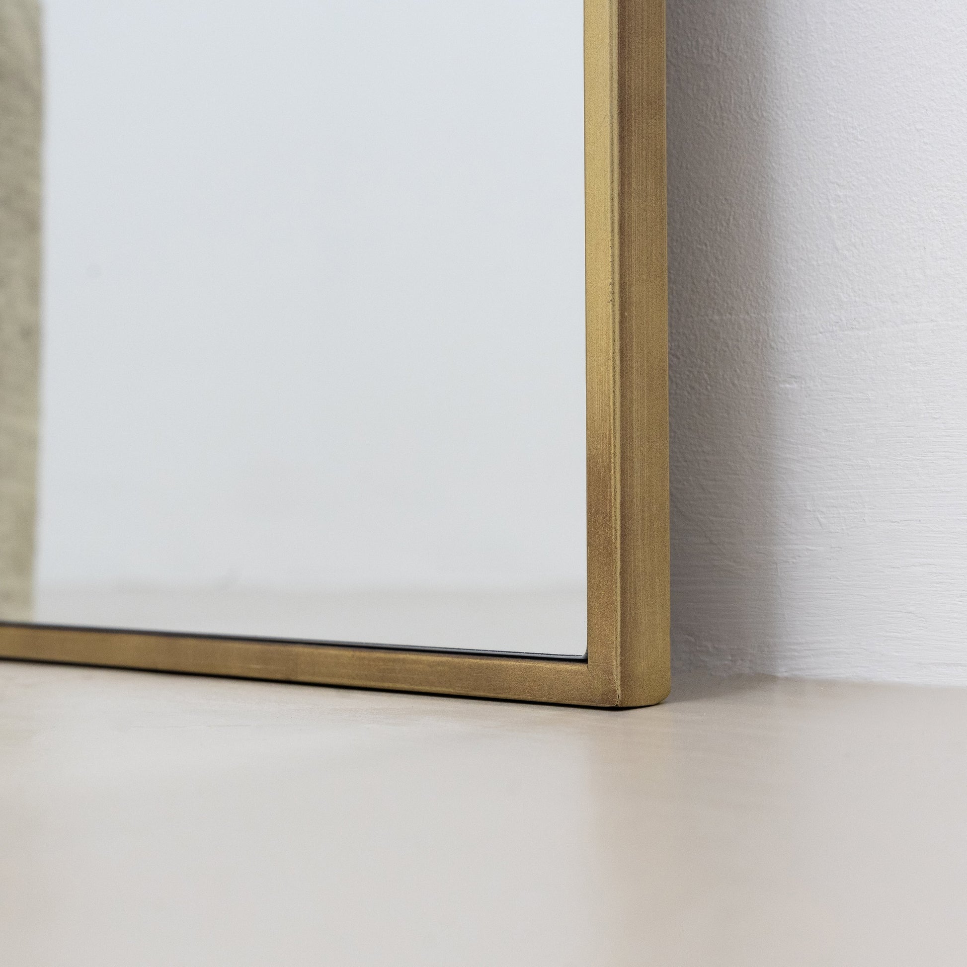 Liberty Mirror – Large curved full-length gold metal mirror (160 cm x 60 cm)