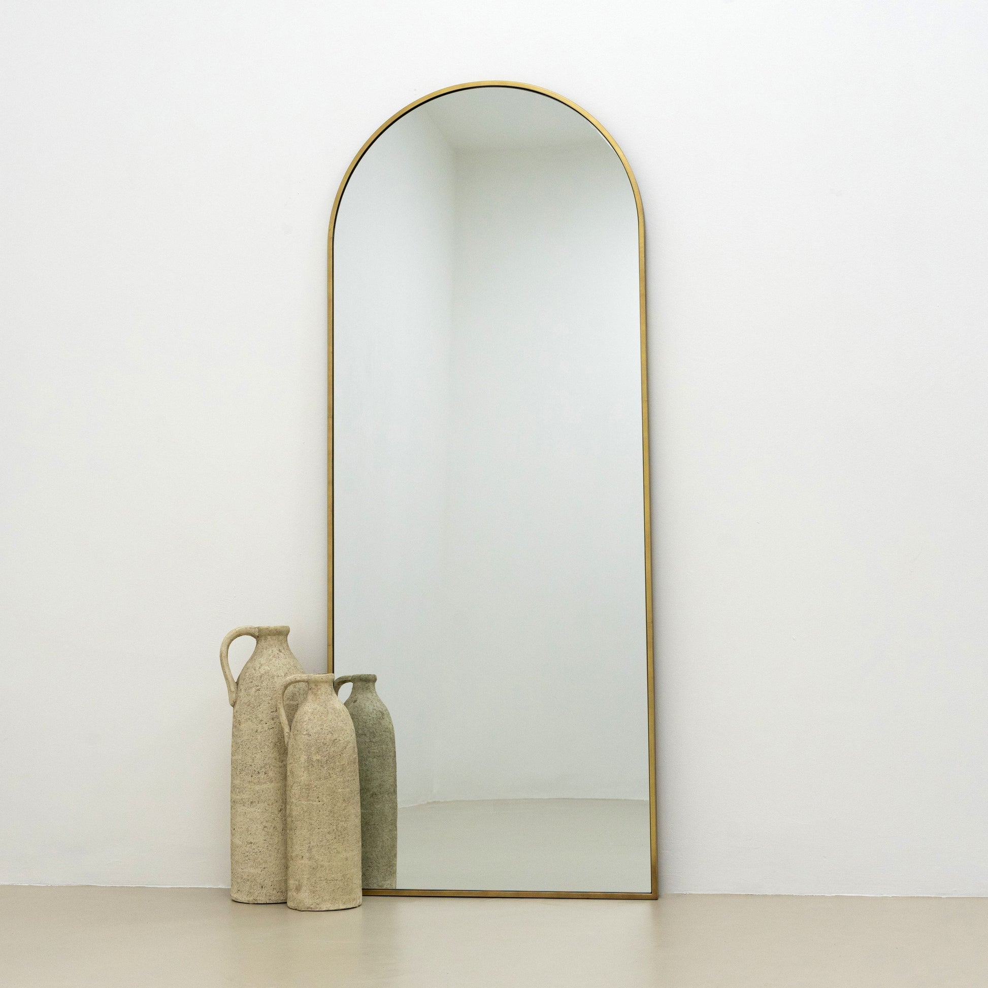 Liberty Mirror – Large curved full-length gold metal mirror (160 cm x 60 cm)