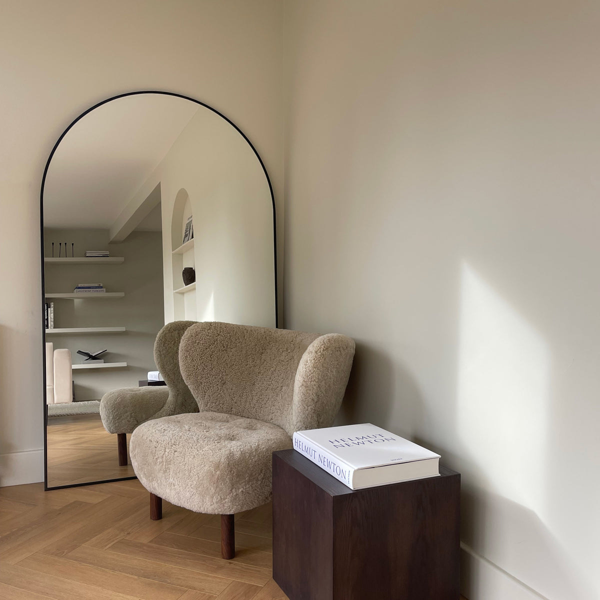 Liberty Mirror - Full-length black metal mirror with curved design 180cm x 110cm