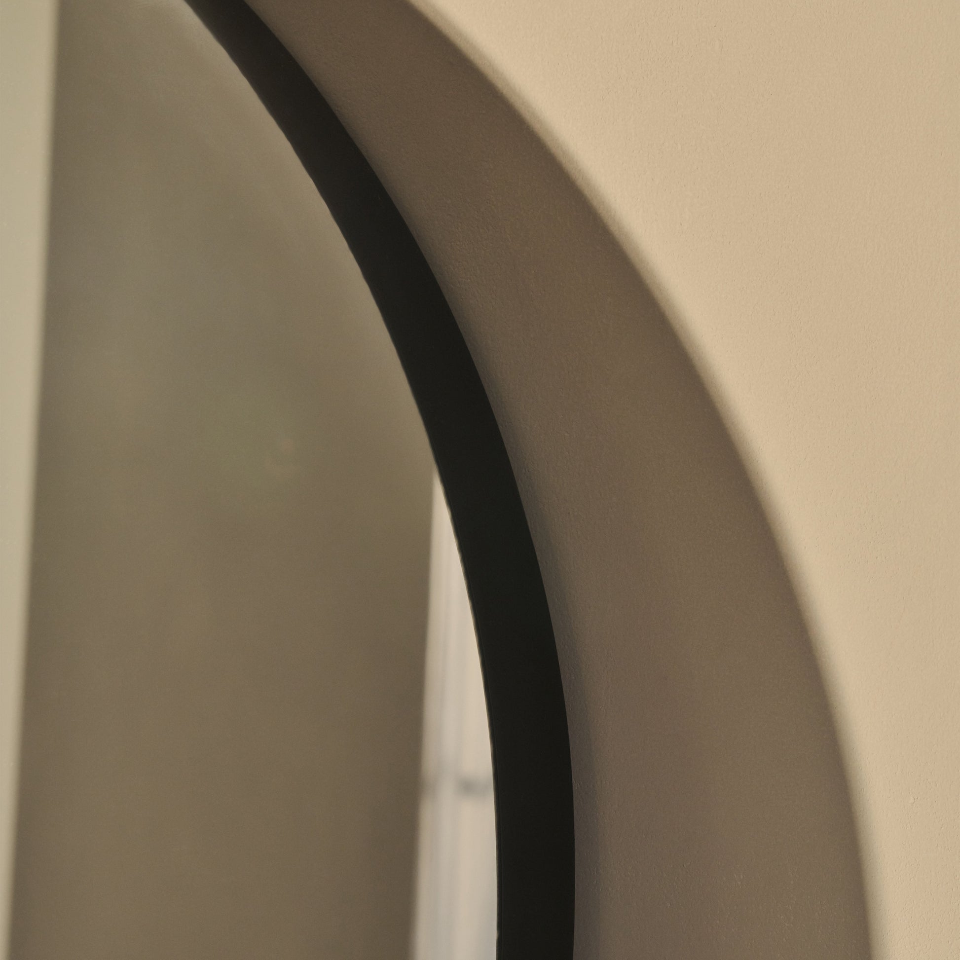 Arcus Mirror – Full-length mirror with black metal arch (170 cm x 80 cm)