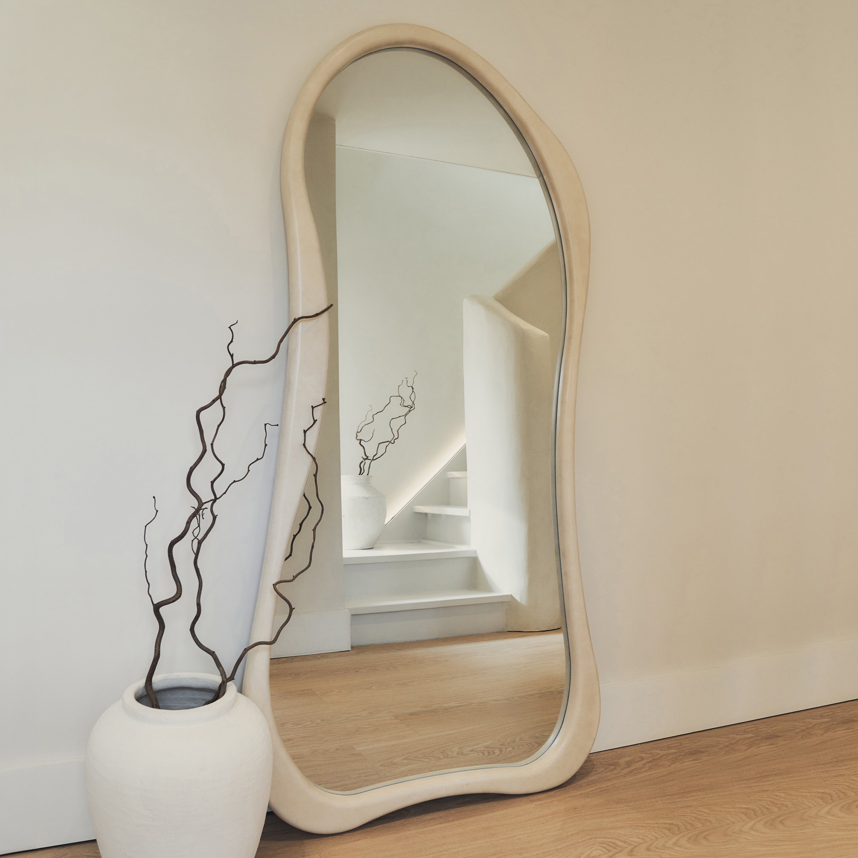 Arcurva Mirror – Large irregular full-length concrete mirror (170 cm x 85 cm)