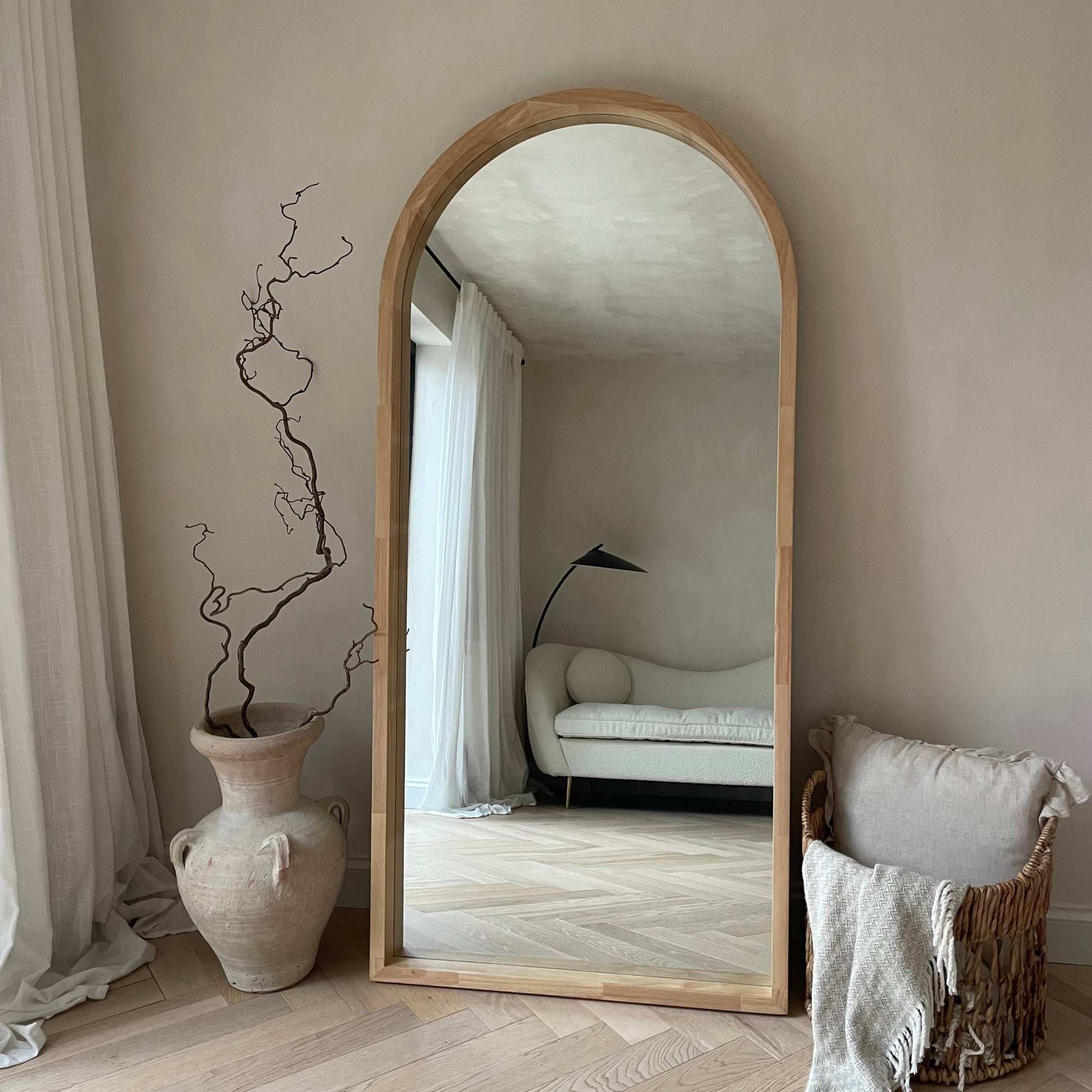 Lilia Mirror – Full-length mirror with curved light wood frame (170 cm x 80 cm)