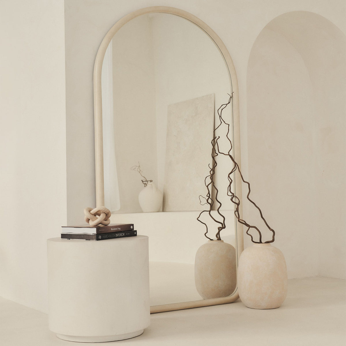 Amora Mirror – Extra large curved full-length concrete mirror (190 cm x 100 cm)