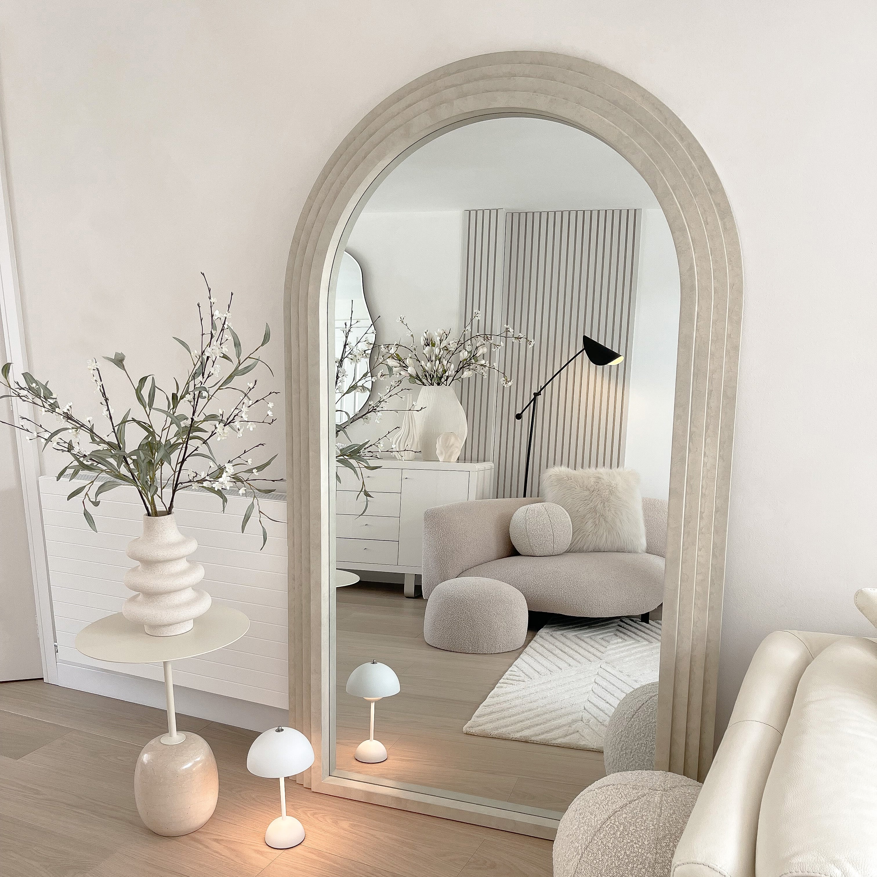 Luciana Mirror – Full-length mirror with curved design in concrete effect (180 cm x 110 cm)