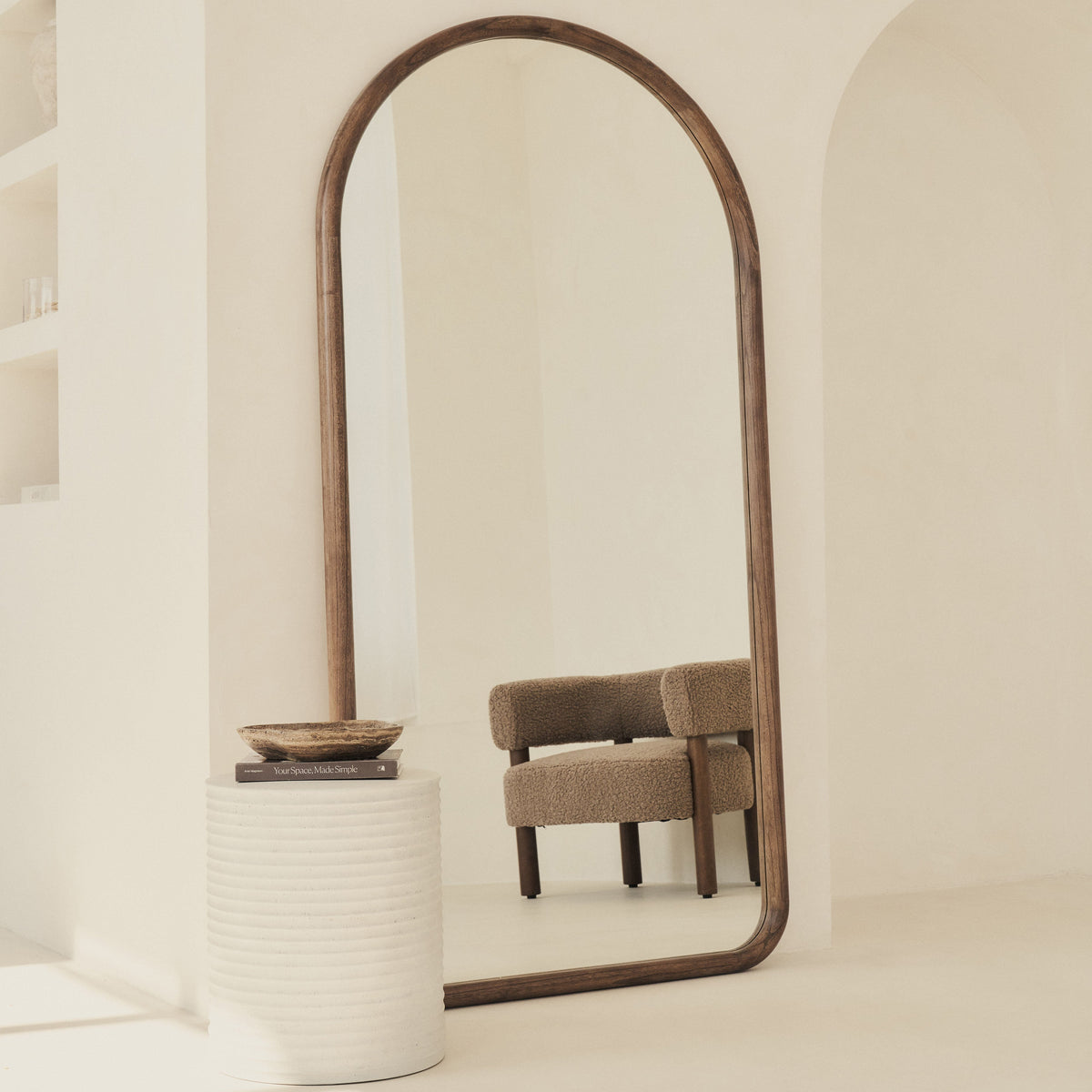 Amora Mirror – Large full-length mirror with curved wooden frame (180 cm x 90 cm)