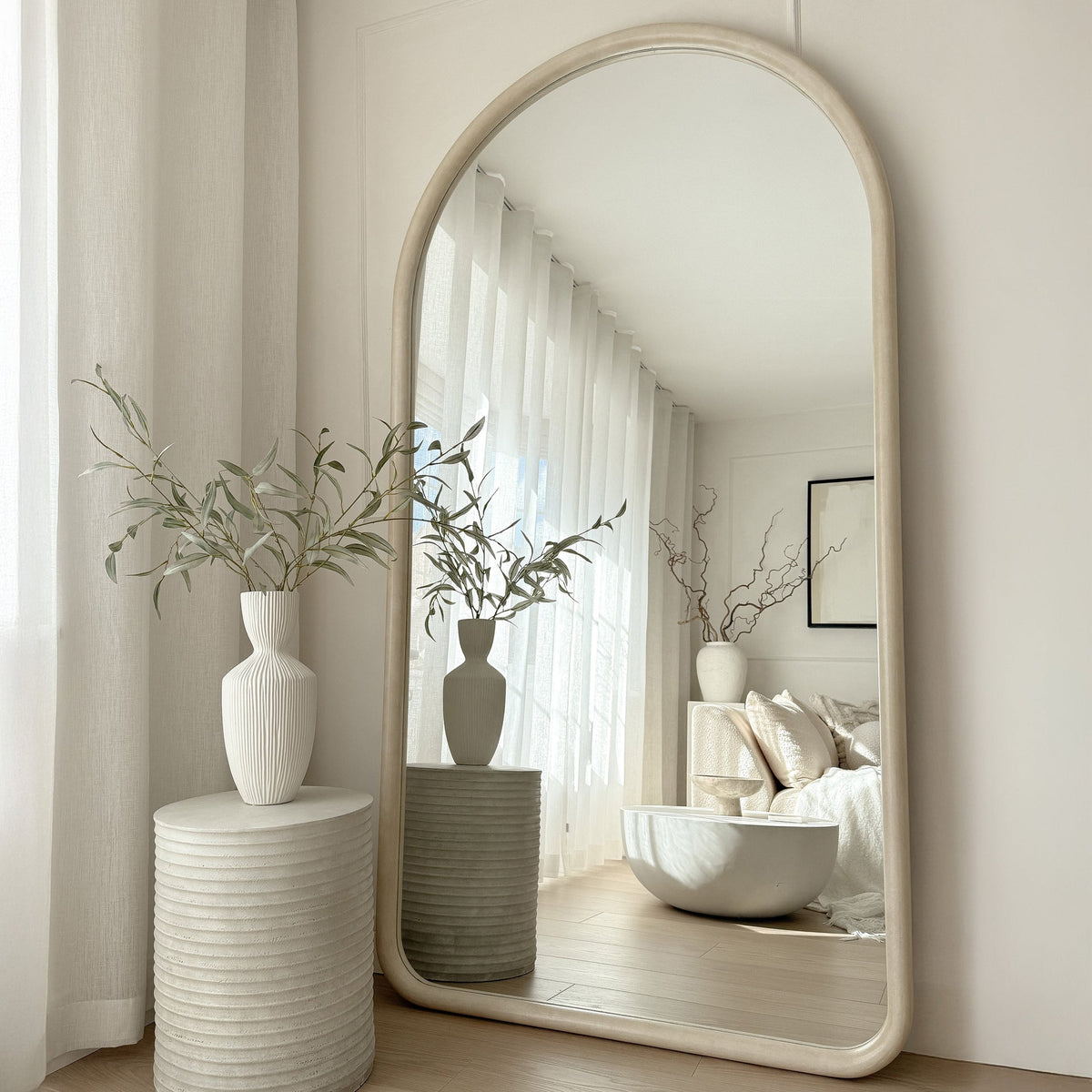 Amora Mirror – Extra large curved full-length concrete mirror (190 cm x 100 cm)