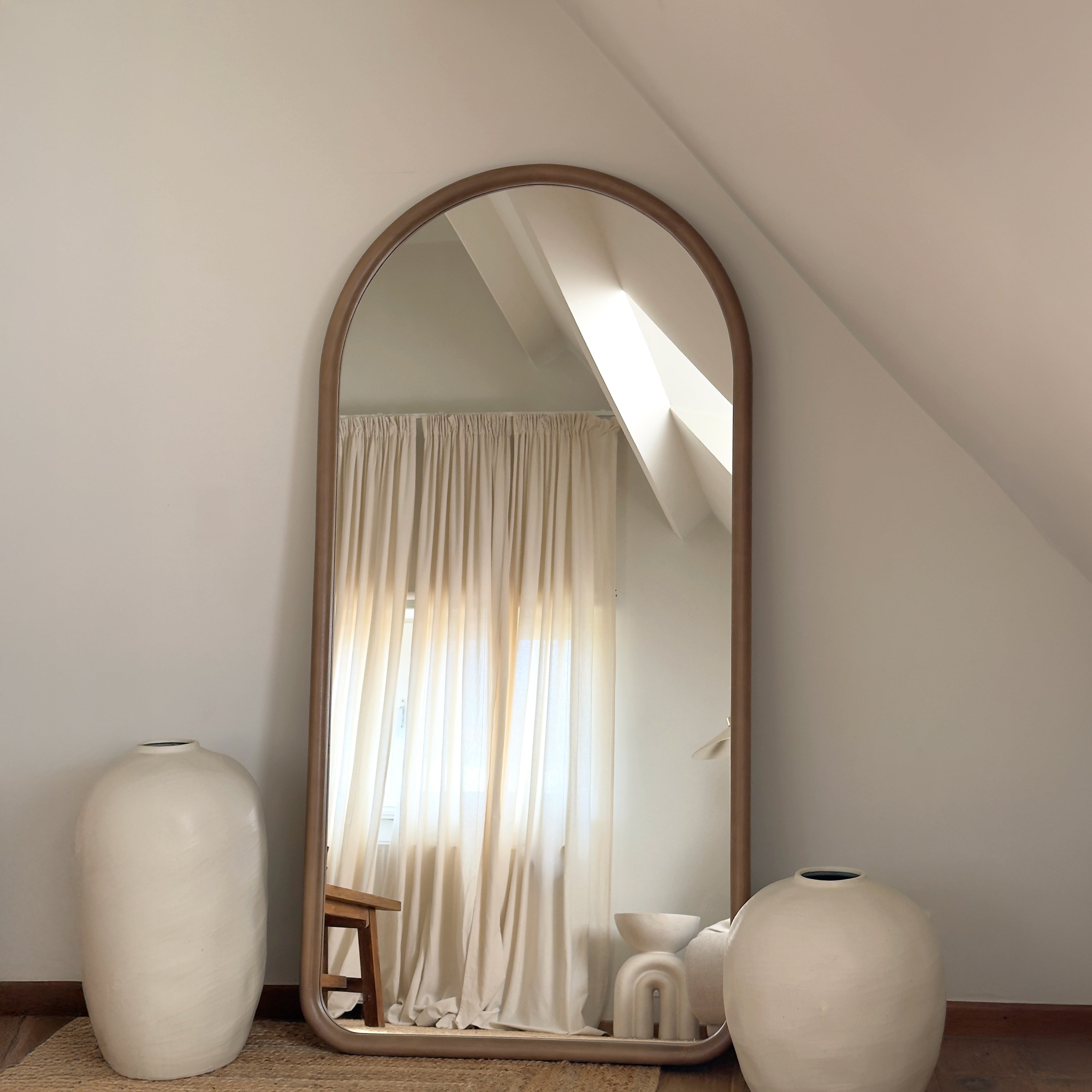 Amora Mirror – Large full-length mirror with curved wooden frame (180 cm x 90 cm)